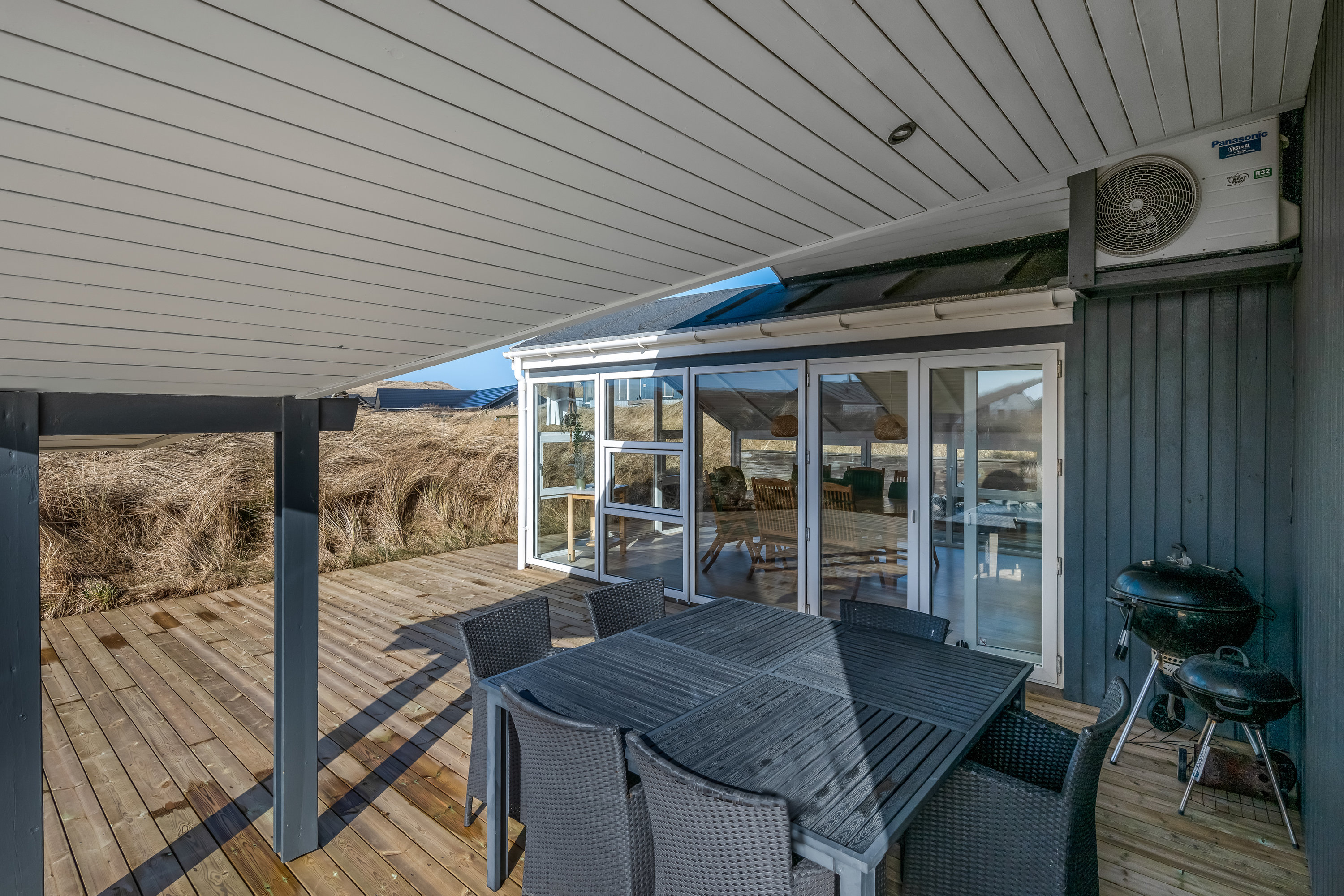 Fremhævet overdækket terrasse billede i fuldskærmstilstand. Billede af Bjerregårdsvej 351, Bjerregaard, 6960 Hvide Sande