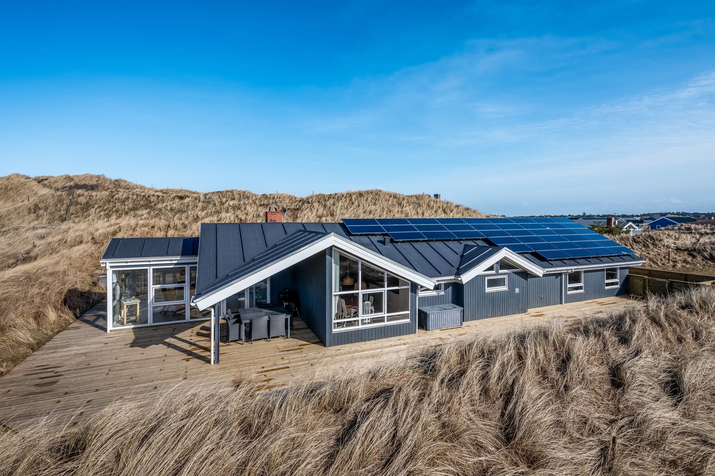 Fremhævet facade billede i fuldskærmstilstand. Billede af Bjerregårdsvej 351, Bjerregaard, 6960 Hvide Sande