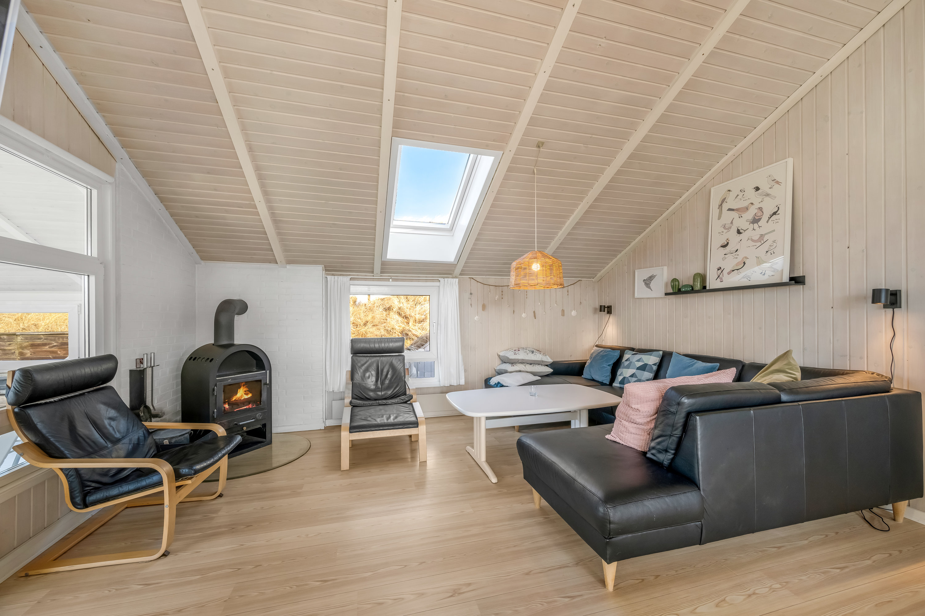 Fremhævet stue billede i fuldskærmstilstand. Billede af Bjerregårdsvej 351, Bjerregaard, 6960 Hvide Sande