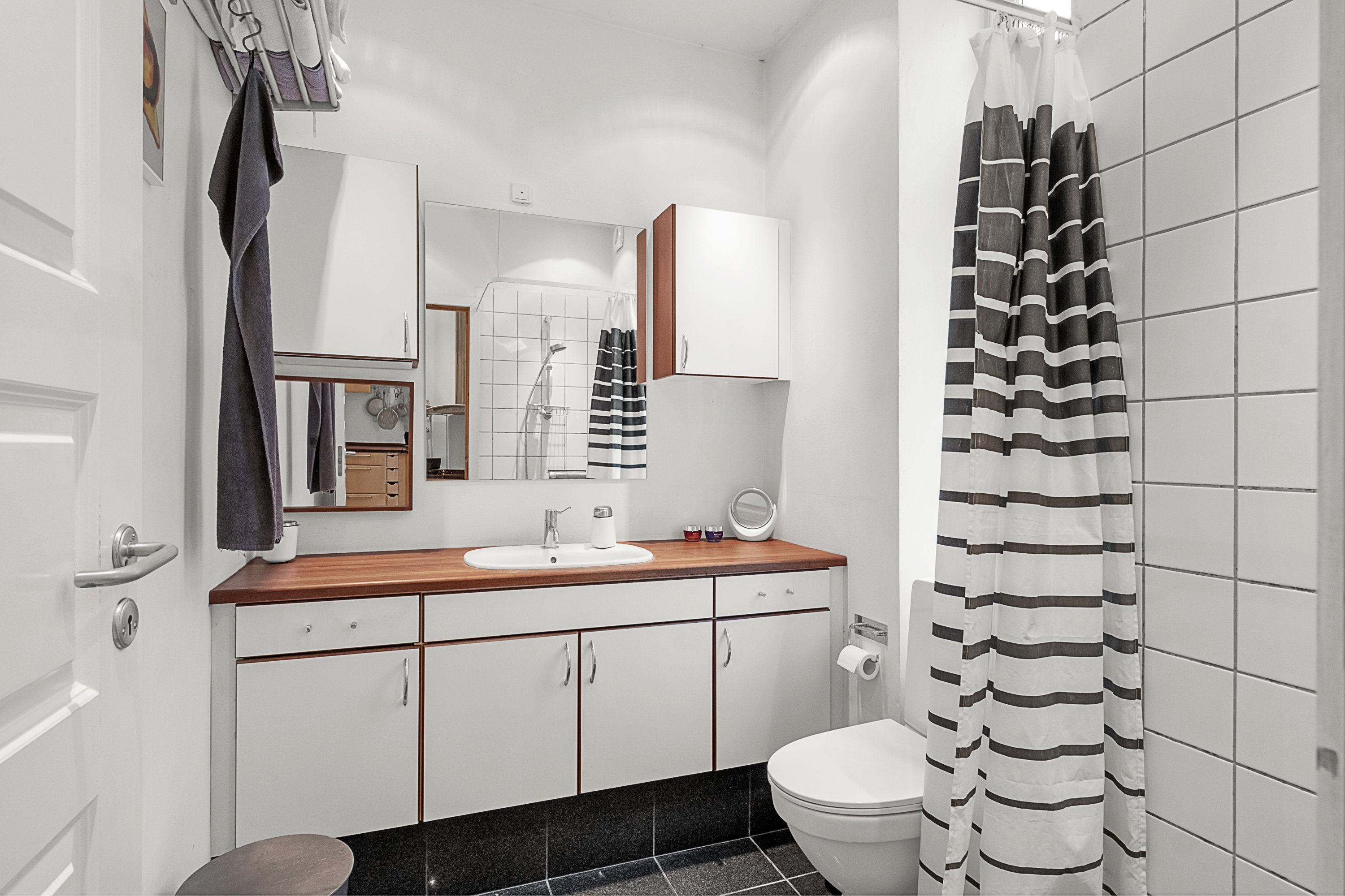 Fremhævet badeværelse billede i fuldskærmstilstand. Billede af Kystvejen 55, 1. th., 8000 Aarhus C