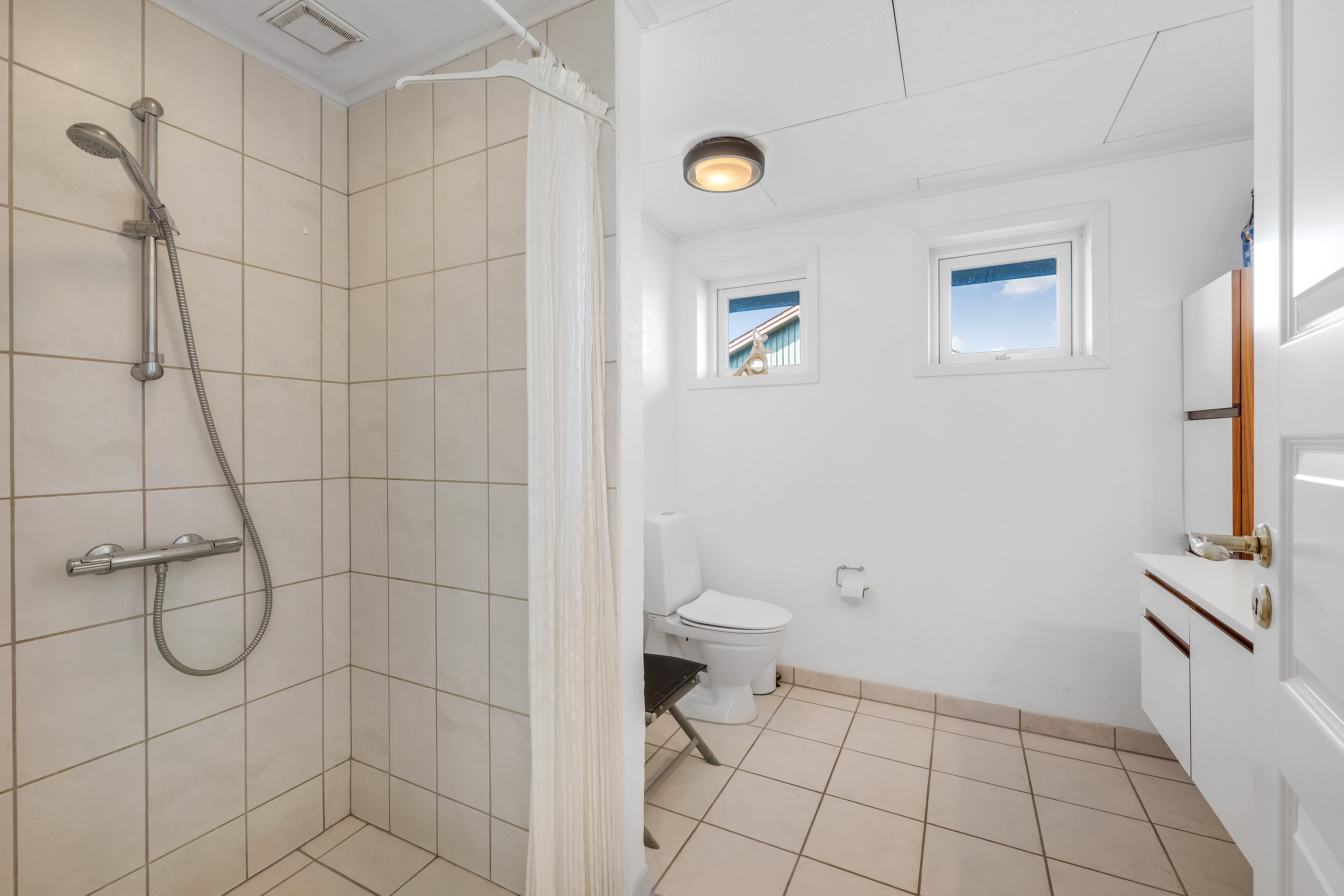 Fremhævet badeværelse billede i fuldskærmstilstand. Billede af Skrænten 12, Dejbjerg, 6900 Skjern