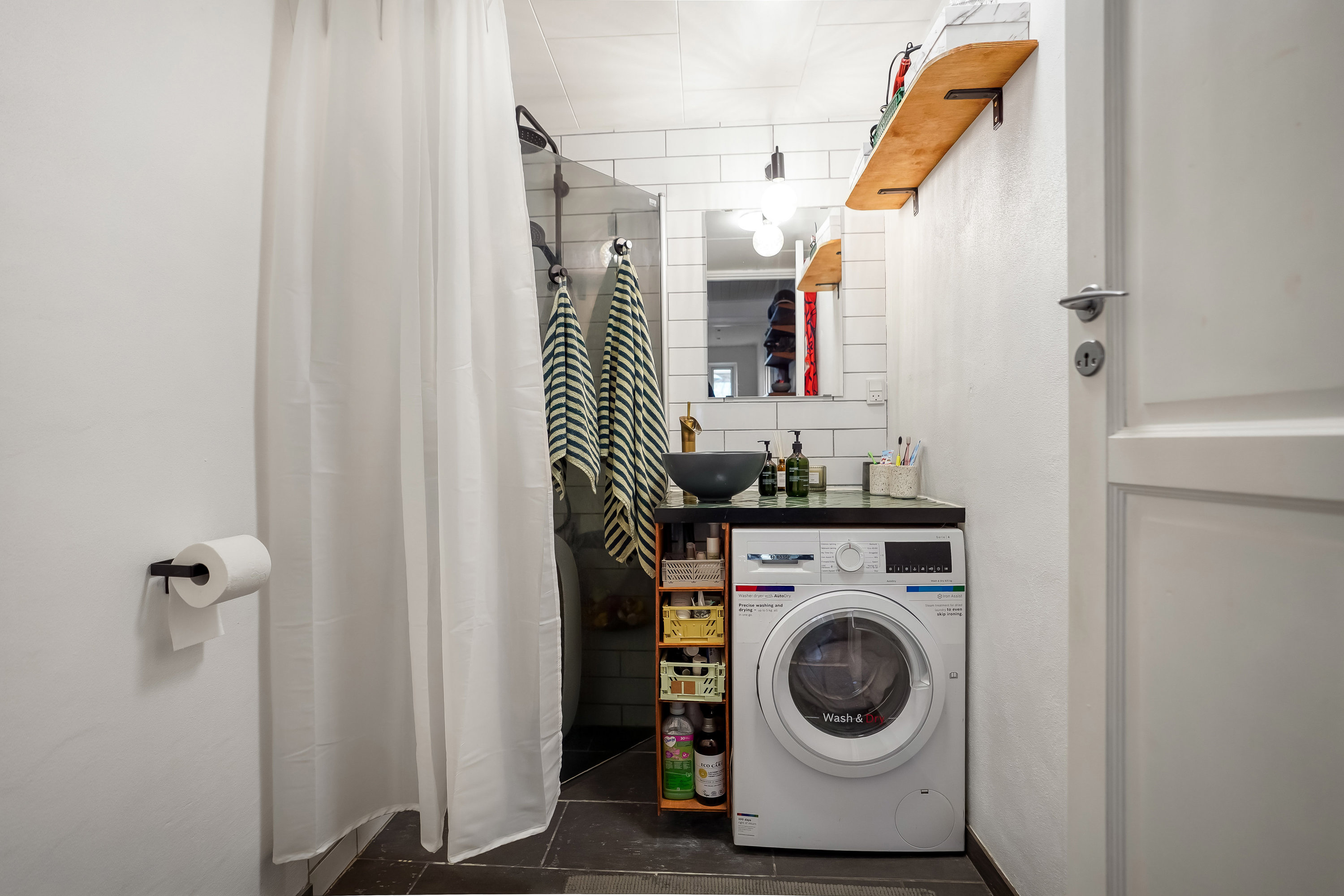 Fremhævet badeværelse billede i fuldskærmstilstand. Billede af Vesterbro 59B, 5000 Odense C