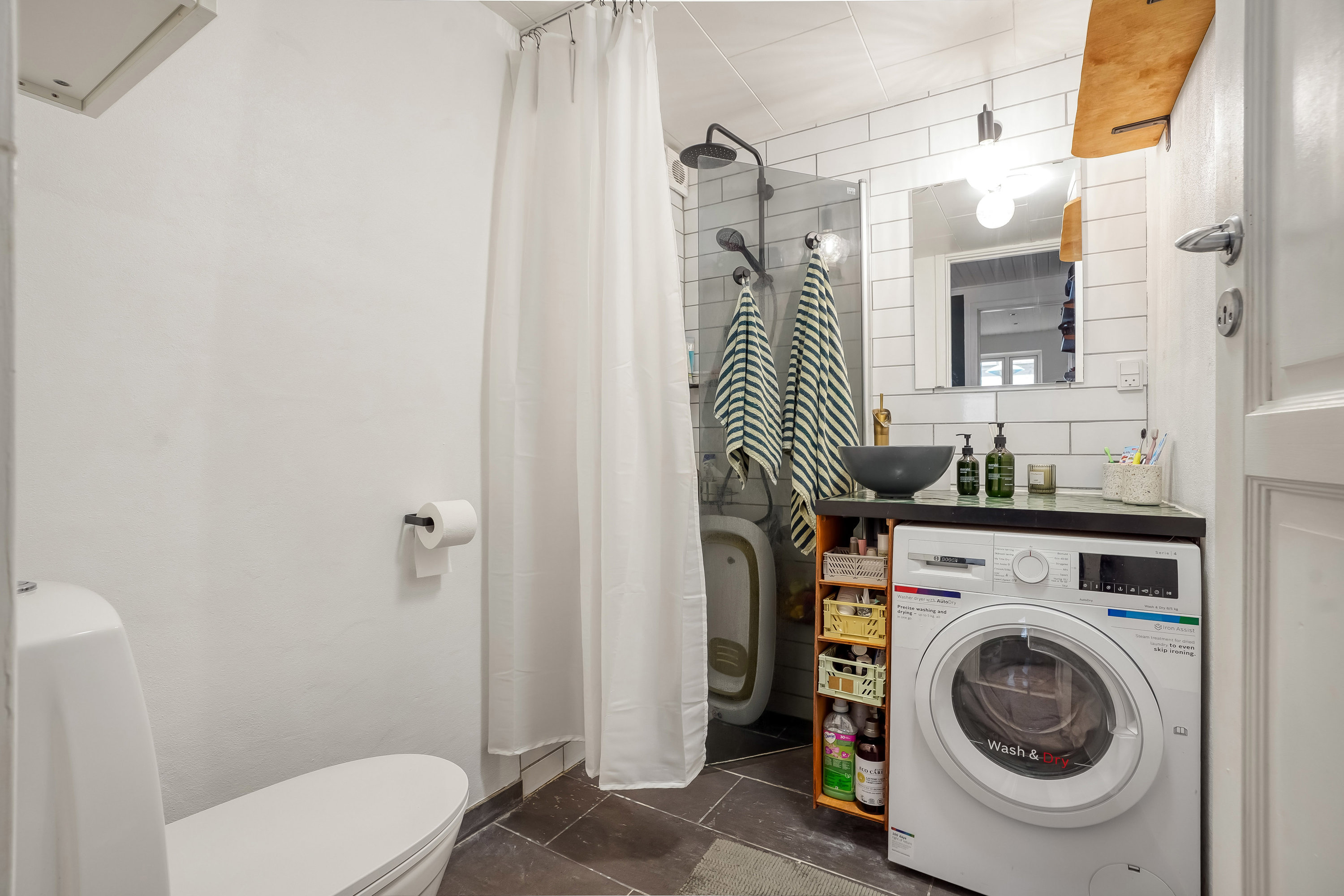 Fremhævet badeværelse billede i fuldskærmstilstand. Billede af Vesterbro 59B, 5000 Odense C