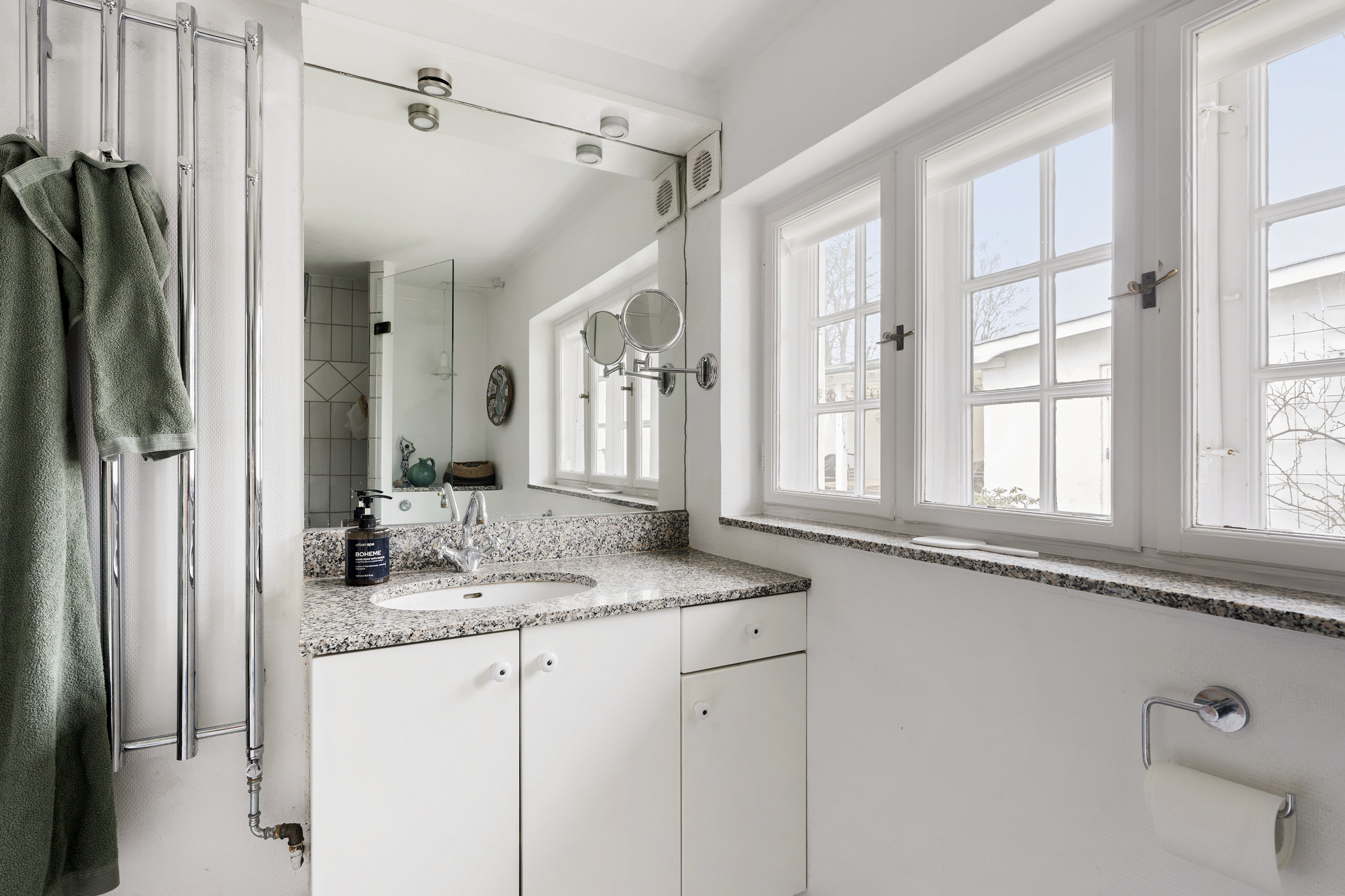 Fremhævet køkken billede i fuldskærmstilstand. Billede af Gl.Holte Gade 35, Gl Holte, 2840 Holte