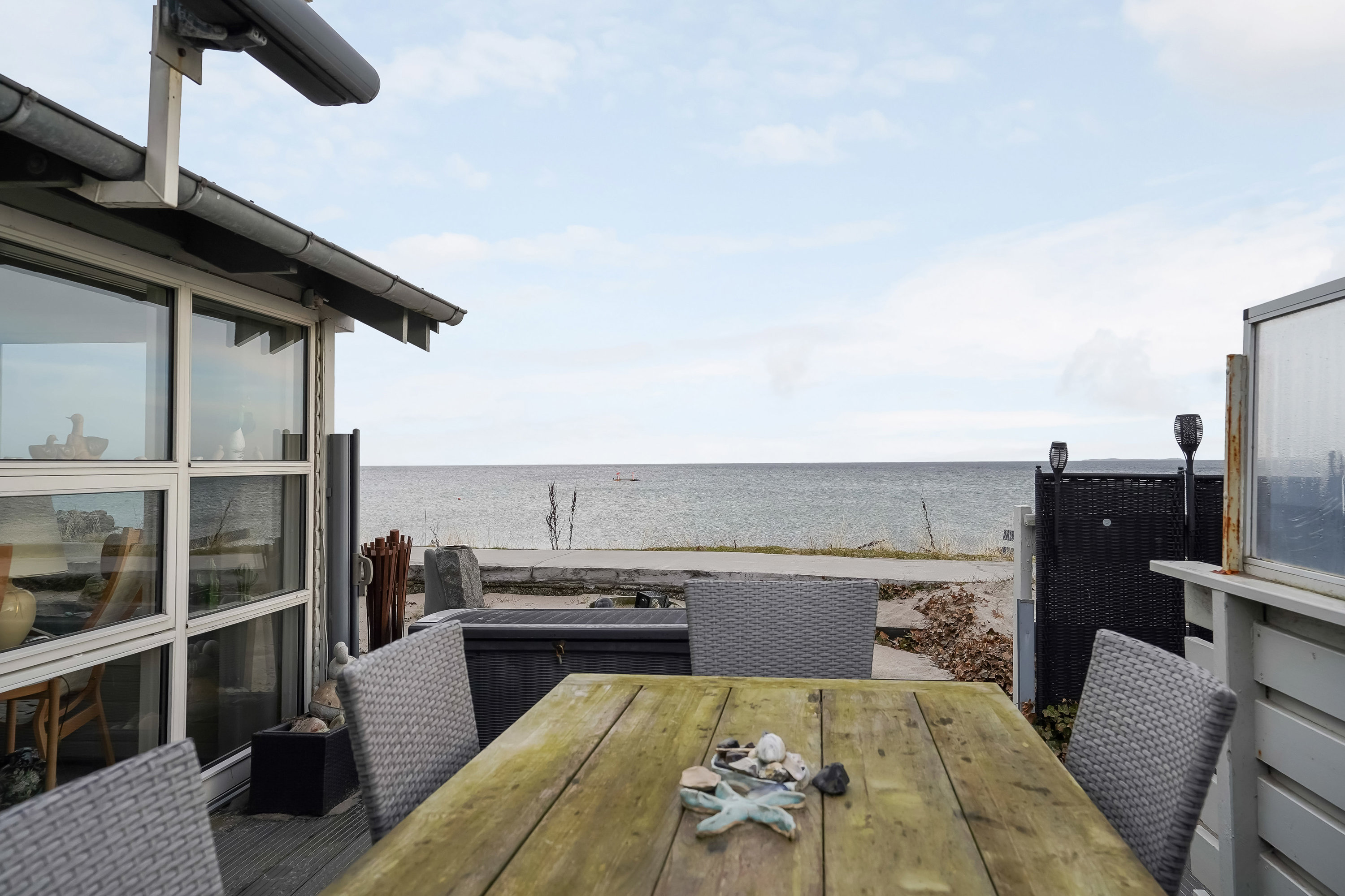 Fremhævet terrasse billede i fuldskærmstilstand. Billede af Vestre Strandvej 35, Hasmark Strand, 5450 Otterup