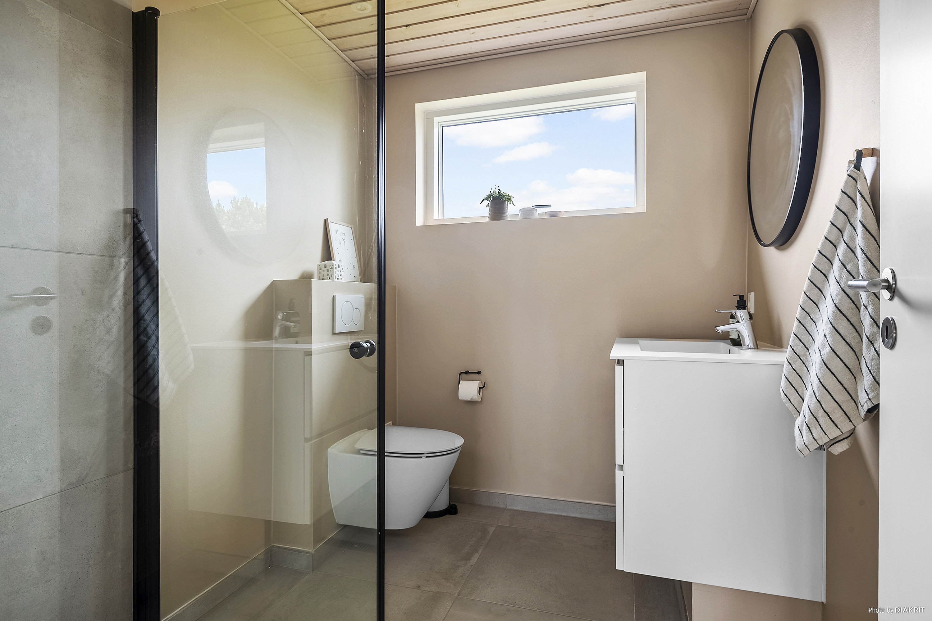 Fremhævet badeværelse billede i fuldskærmstilstand. Billede af Ankjær 325, 8300 Odder