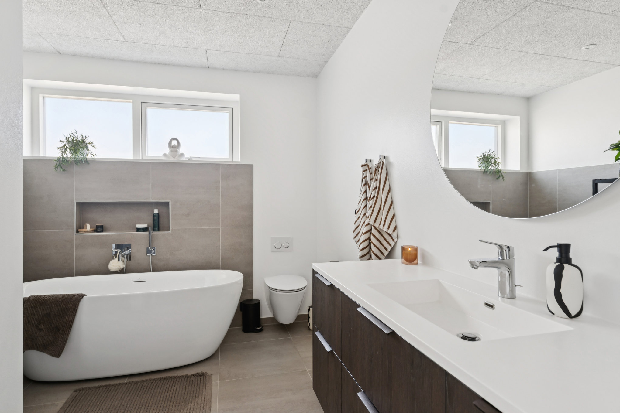 Fremhævet badeværelse billede i fuldskærmstilstand. Billede af Filippavej 3, 8960 Randers SØ