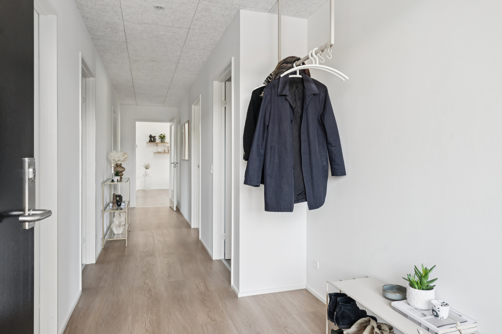 Fremhævet gang billede i fuldskærmstilstand. Billede af Filippavej 3, 8960 Randers SØ