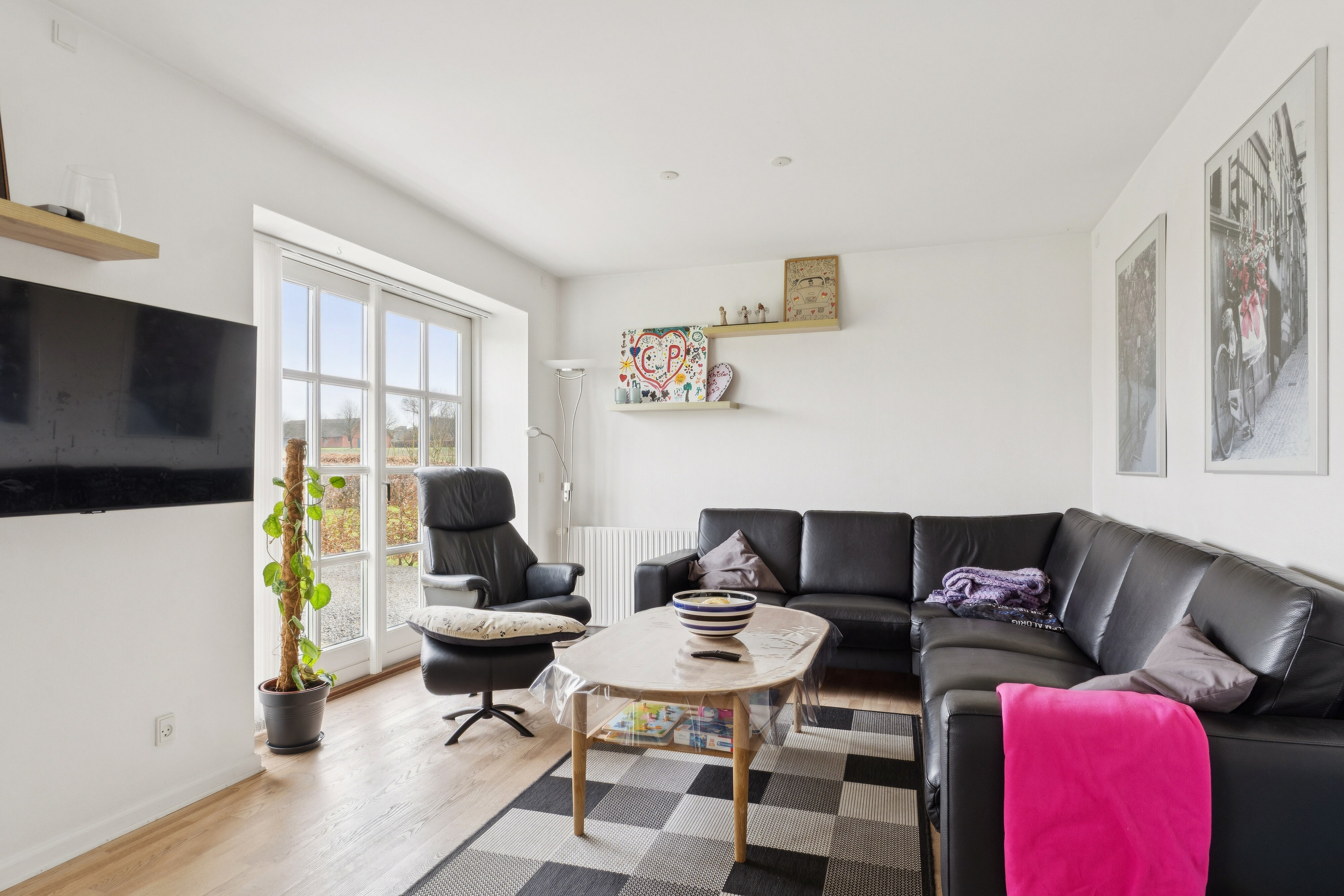 Fremhævet stue billede i fuldskærmstilstand. Billede af Grågårdevej 4, Gråskov, 8620 Kjellerup