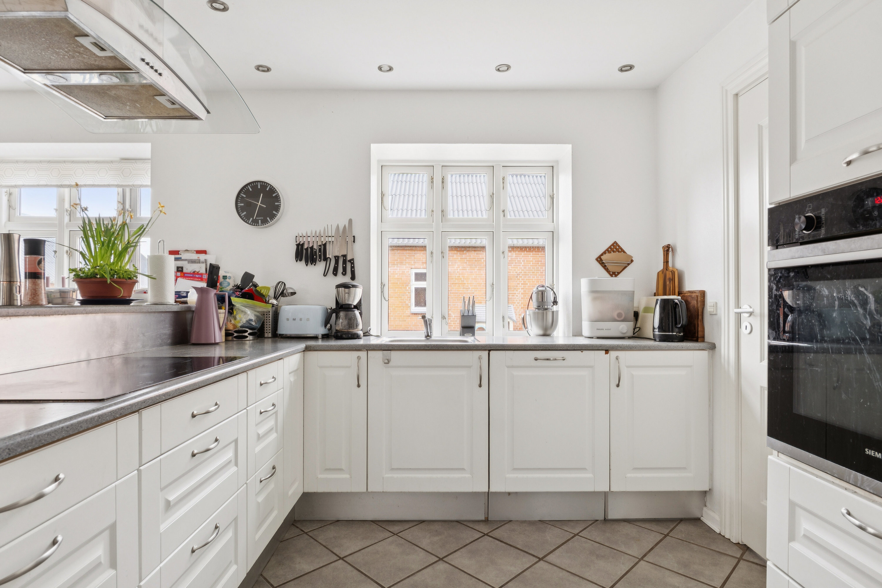 Fremhævet køkken billede i fuldskærmstilstand. Billede af Grågårdevej 4, Gråskov, 8620 Kjellerup