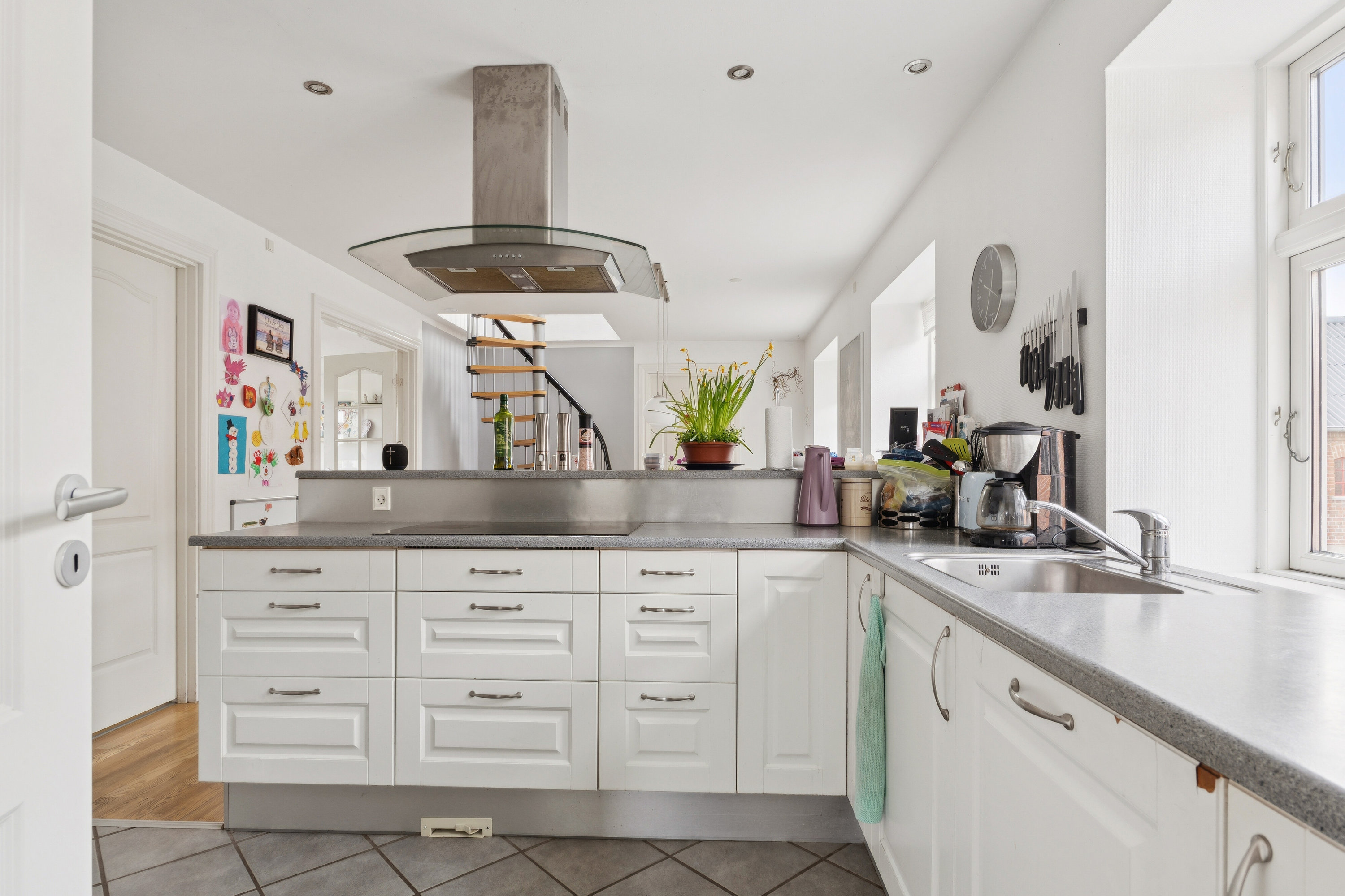 Fremhævet køkken billede i fuldskærmstilstand. Billede af Grågårdevej 4, Gråskov, 8620 Kjellerup