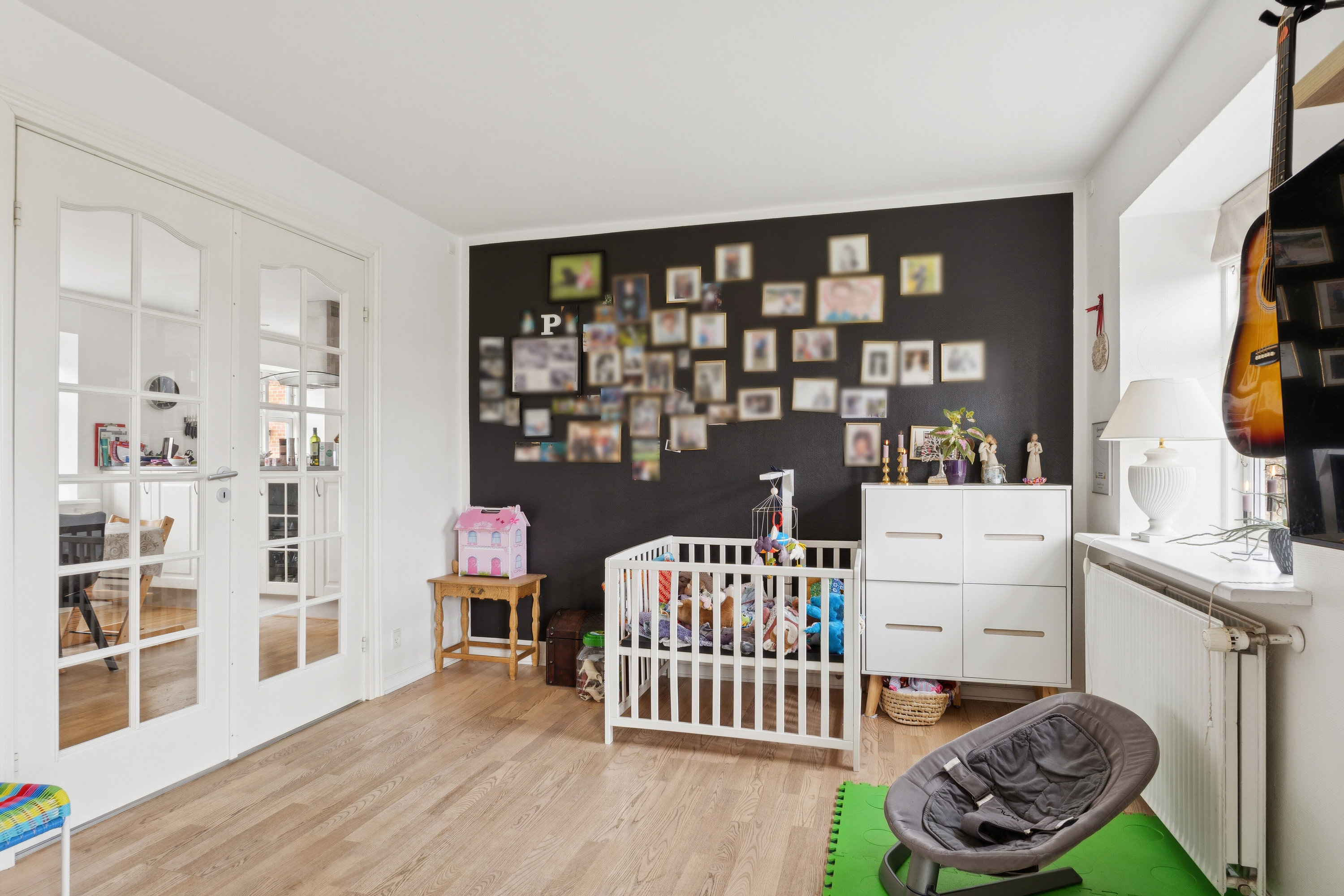 Fremhævet børneværelse billede i fuldskærmstilstand. Billede af Grågårdevej 4, Gråskov, 8620 Kjellerup