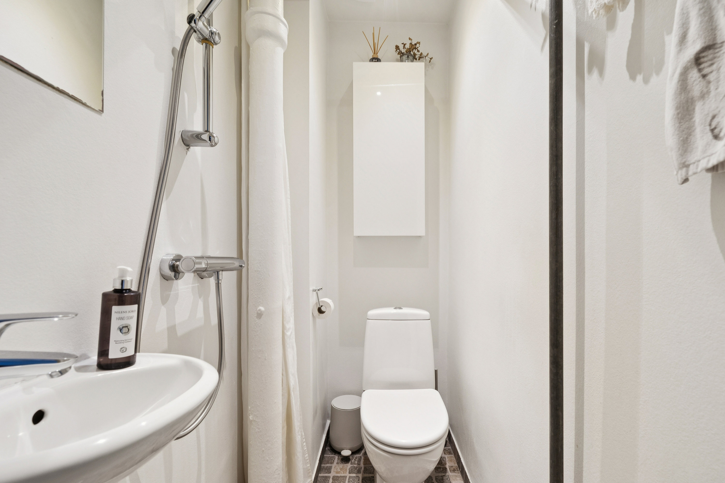 Fremhævet badeværelse billede i fuldskærmstilstand. Billede af Øresundsvej 47, st.. th., 2300 København S