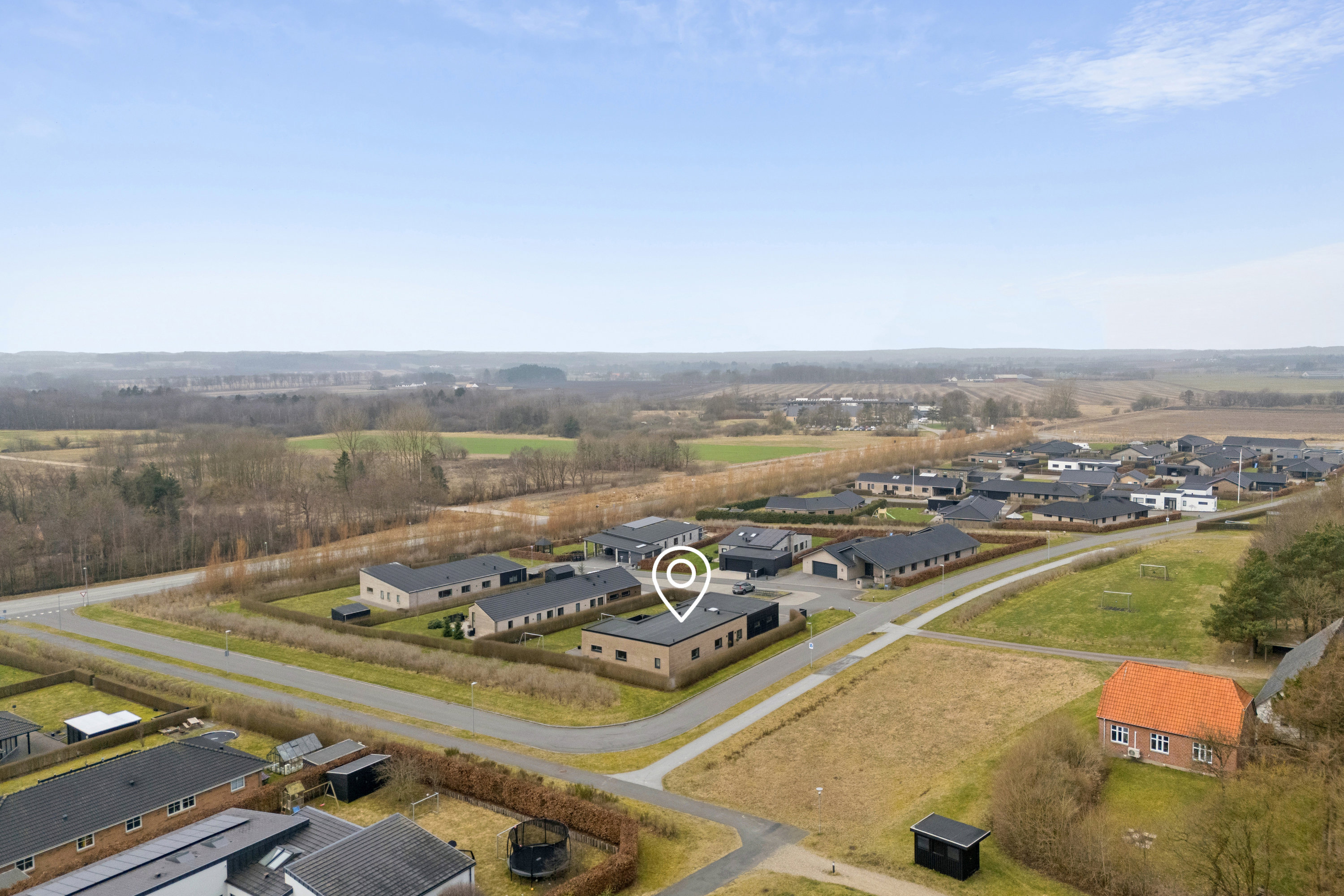 Fremhævet luftfoto billede i fuldskærmstilstand. Billede af Møgelvang 1, 8800 Viborg