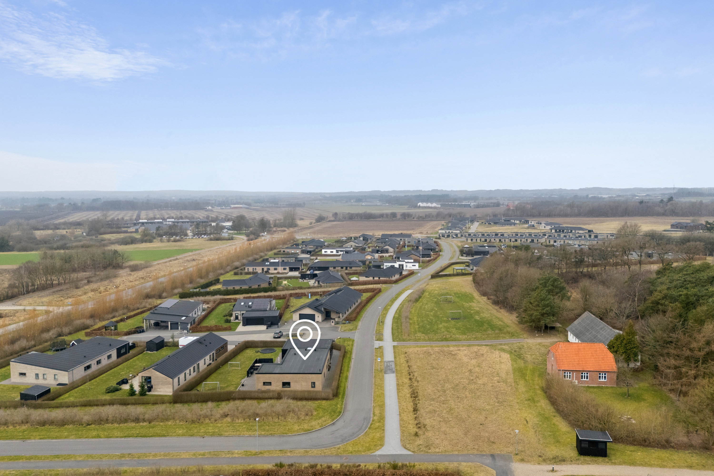 Fremhævet luftfoto billede i fuldskærmstilstand. Billede af Møgelvang 1, 8800 Viborg