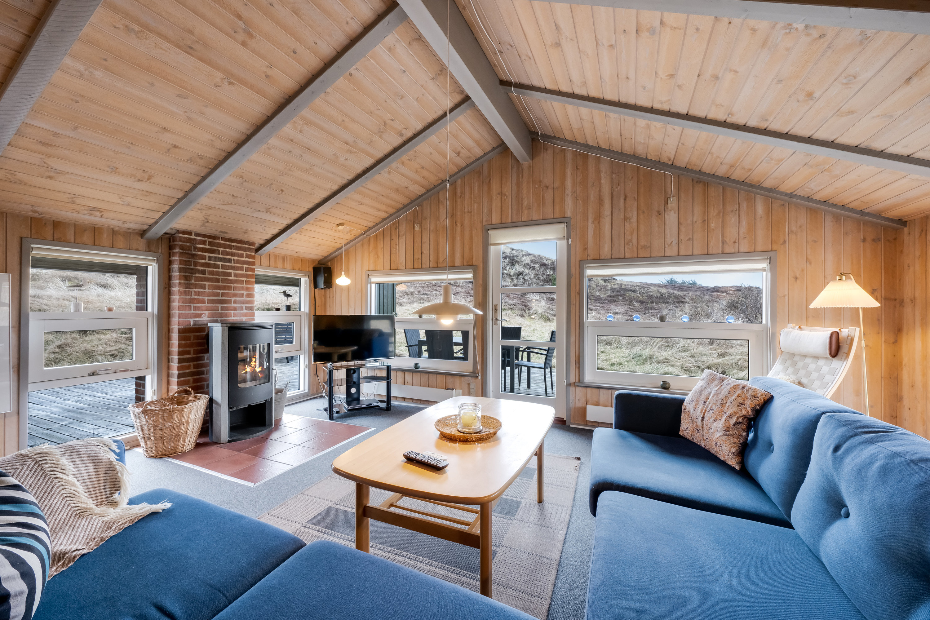 Fremhævet stue billede i fuldskærmstilstand. Billede af Sandvej 5, Haurvig, 6960 Hvide Sande