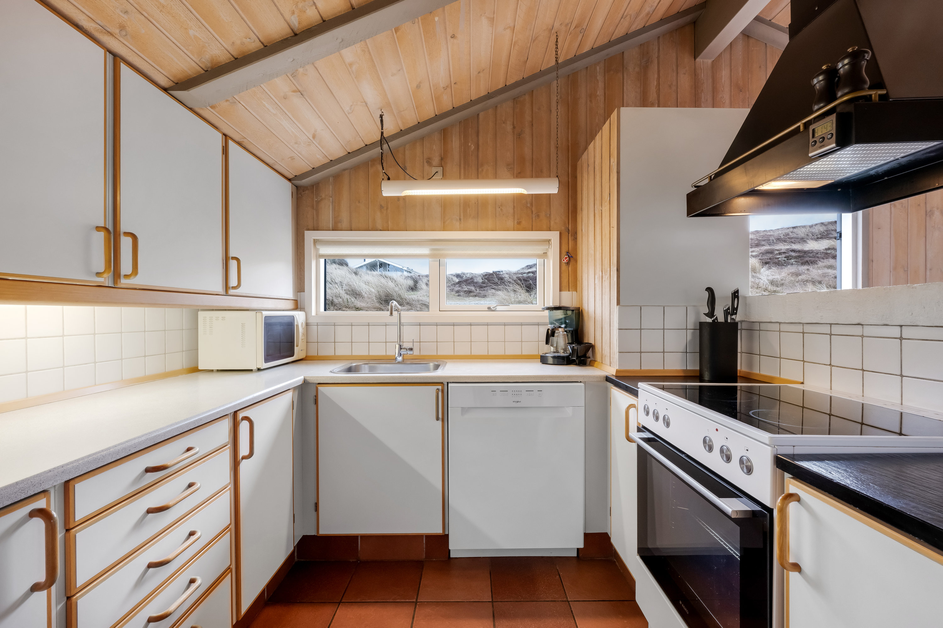 Fremhævet køkken billede i fuldskærmstilstand. Billede af Sandvej 5, Haurvig, 6960 Hvide Sande