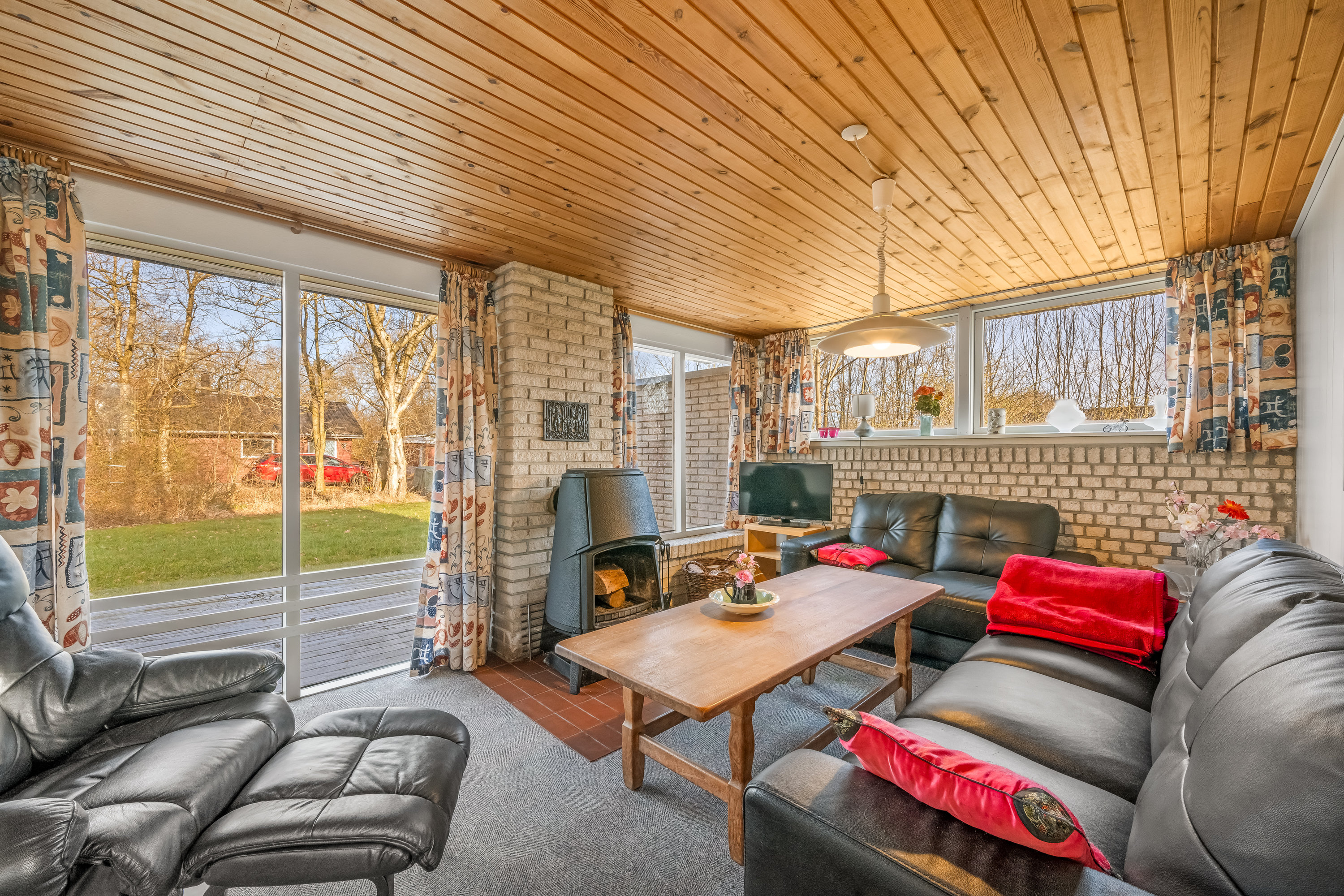 Fremhævet stue billede i fuldskærmstilstand. Billede af Svanevænget 30, Nr Bork, 6893 Hemmet