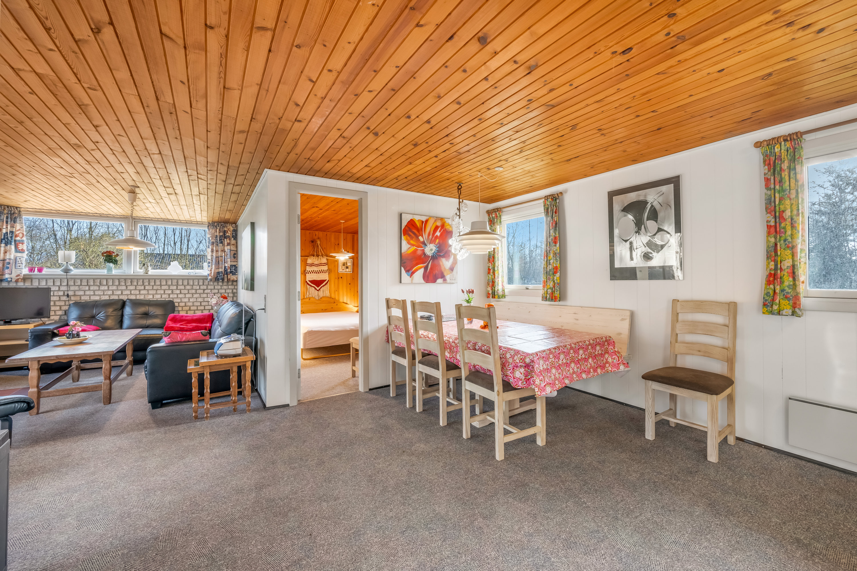 Fremhævet stue billede i fuldskærmstilstand. Billede af Svanevænget 30, Nr Bork, 6893 Hemmet