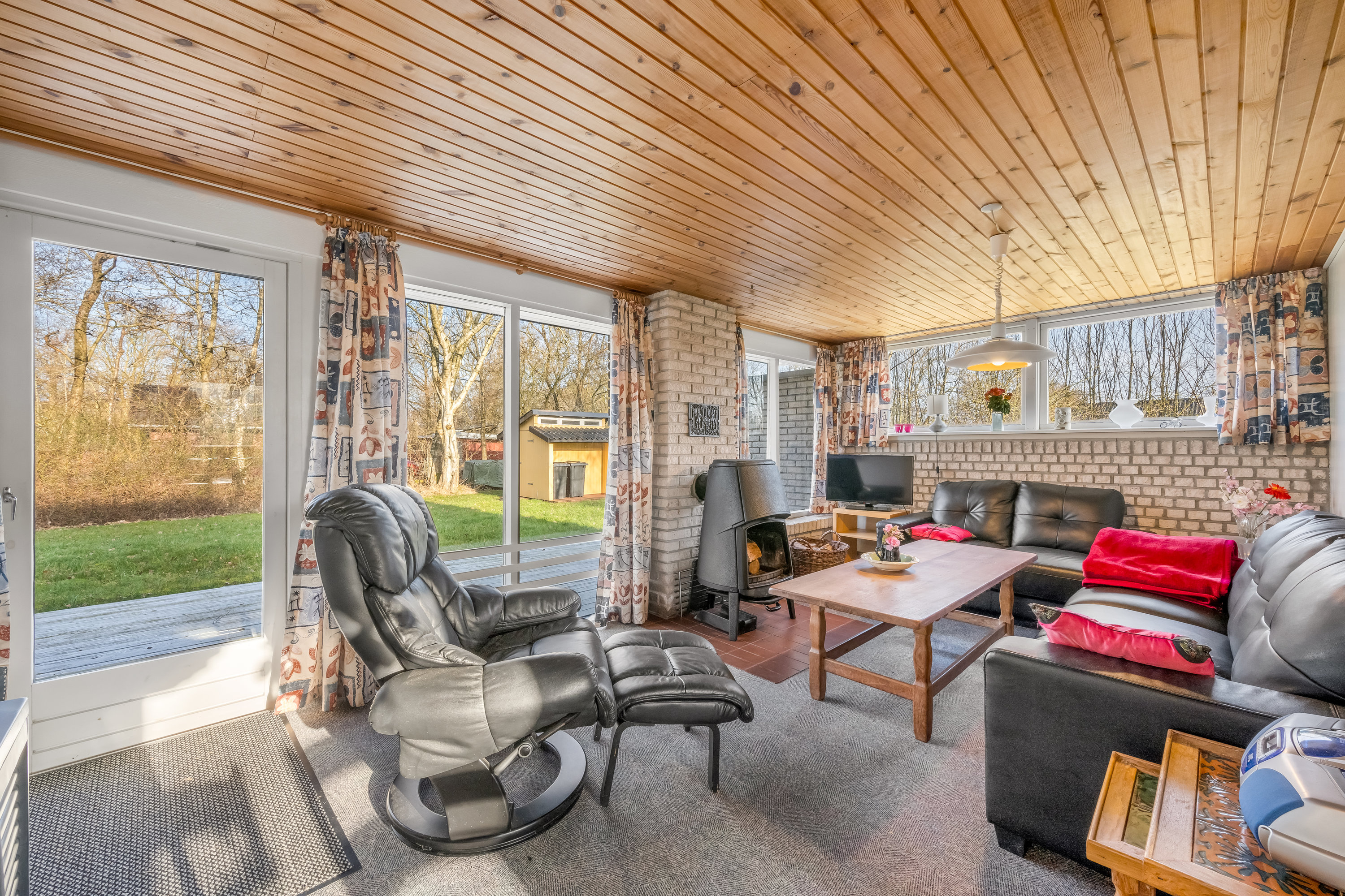 Fremhævet stue billede i fuldskærmstilstand. Billede af Svanevænget 30, Nr Bork, 6893 Hemmet