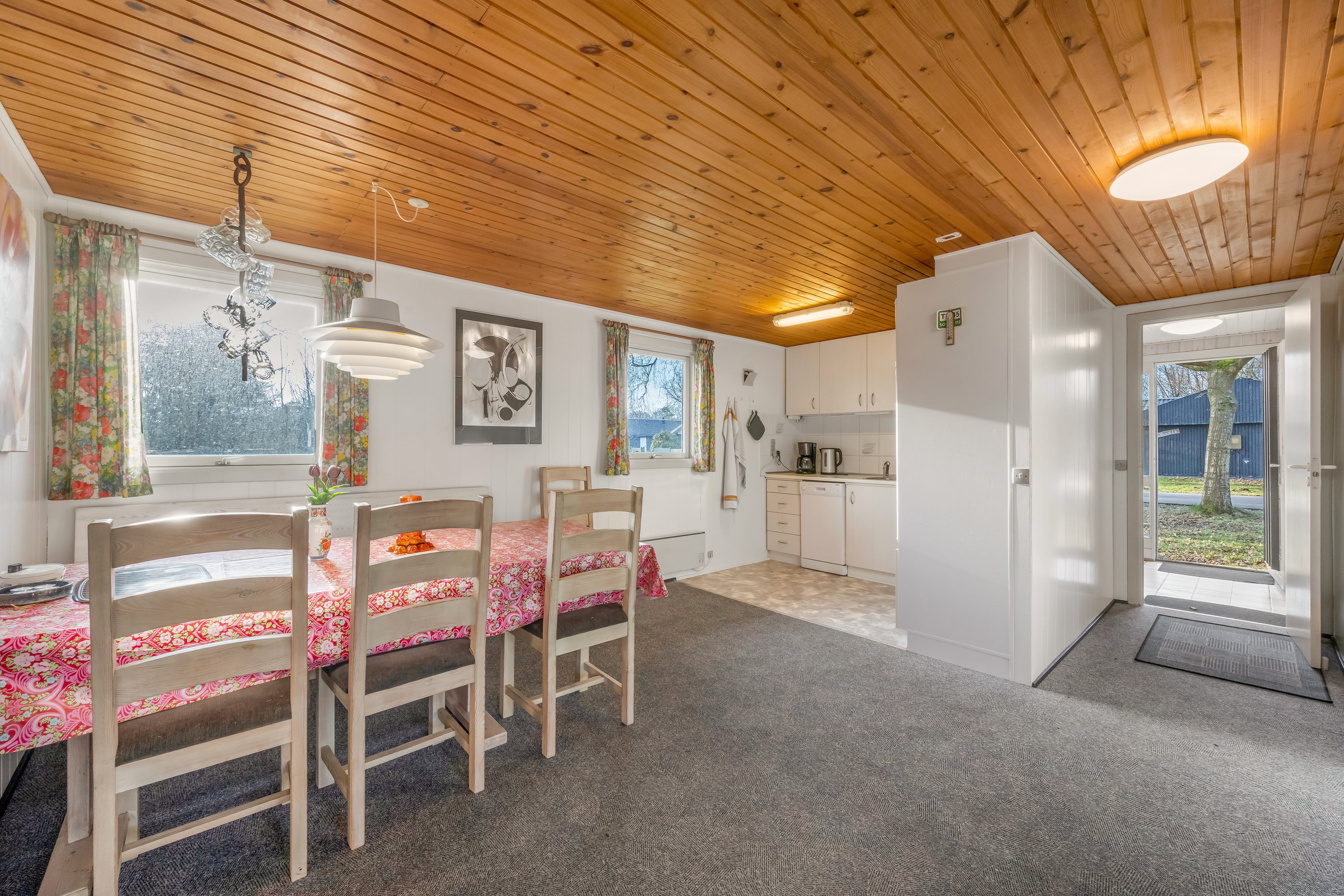 Fremhævet stue billede i fuldskærmstilstand. Billede af Svanevænget 30, Nr Bork, 6893 Hemmet