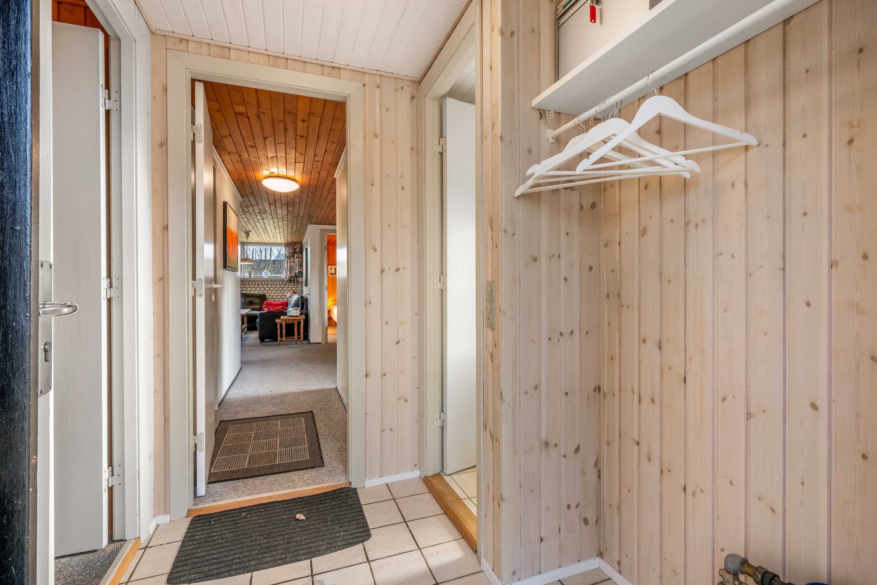 Fremhævet gang billede i fuldskærmstilstand. Billede af Svanevænget 30, Nr Bork, 6893 Hemmet