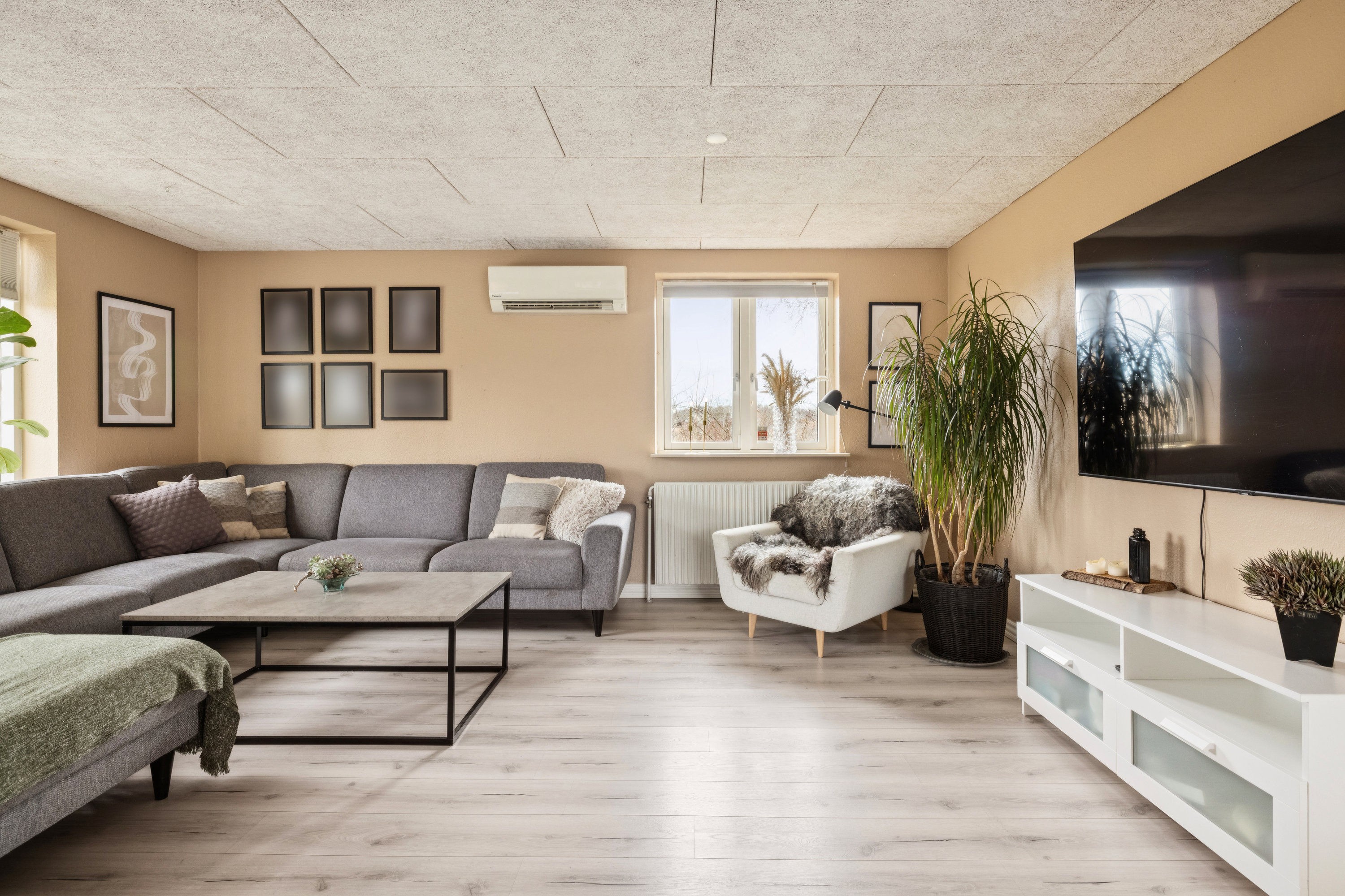 Fremhævet stue billede i fuldskærmstilstand. Billede af Foldbjergvej 3, Sparkær, 8800 Viborg