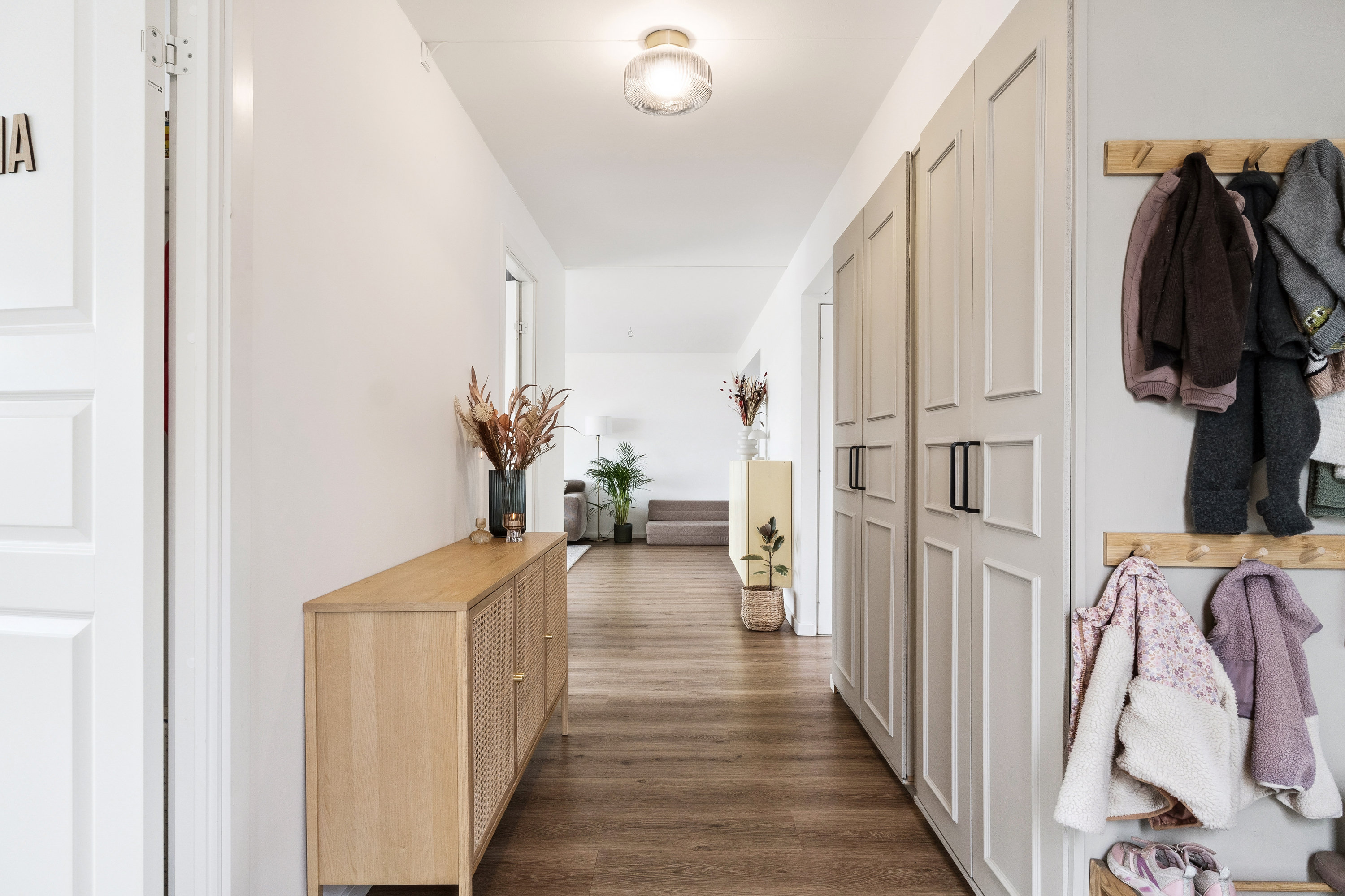 Fremhævet gang billede i fuldskærmstilstand. Billede af Rørløkken 93, 2730 Herlev