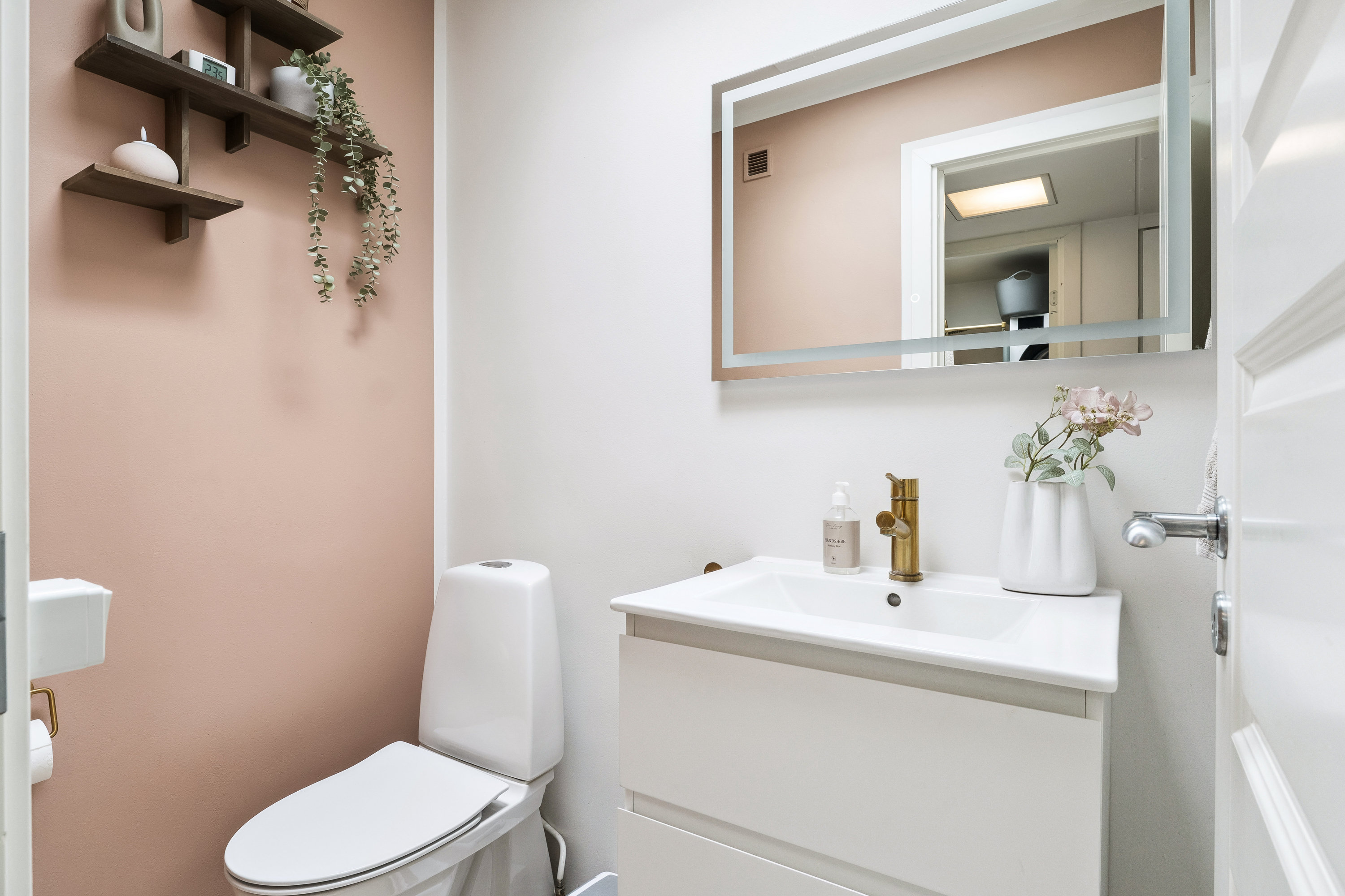 Fremhævet badeværelse billede i fuldskærmstilstand. Billede af Rørløkken 93, 2730 Herlev