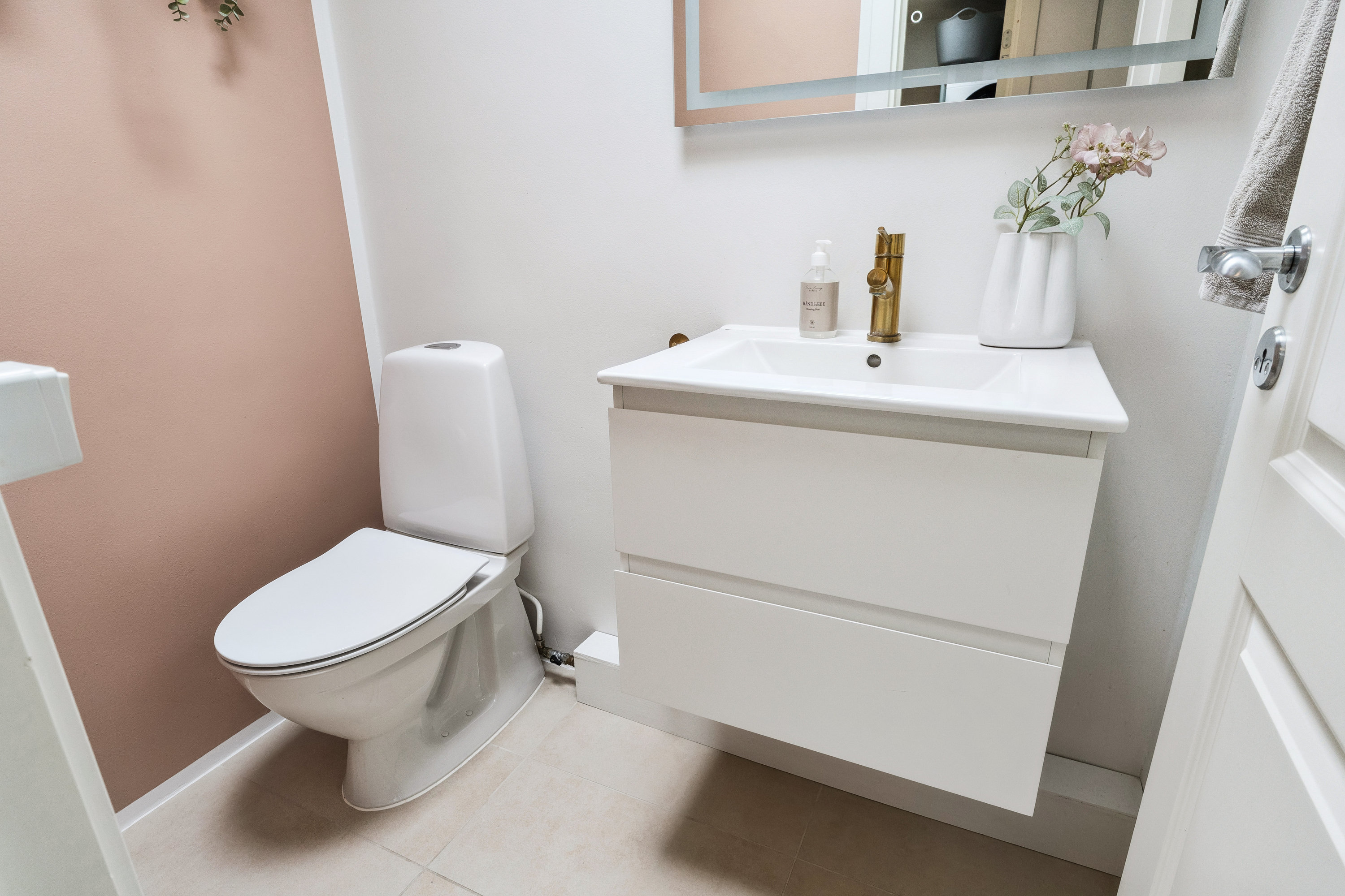 Fremhævet badeværelse billede i fuldskærmstilstand. Billede af Rørløkken 93, 2730 Herlev