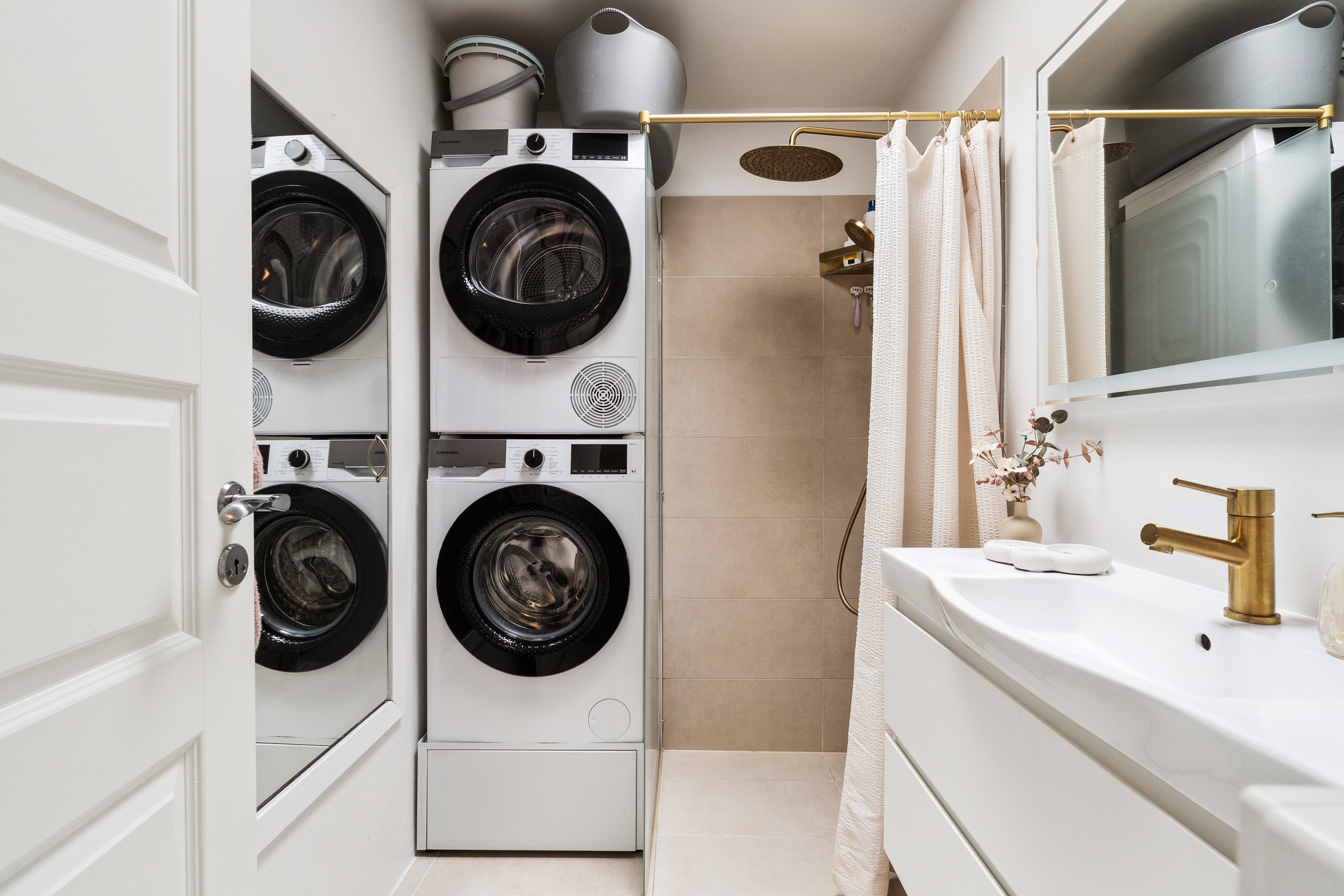 Fremhævet bad billede i fuldskærmstilstand. Billede af Rørløkken 93, 2730 Herlev