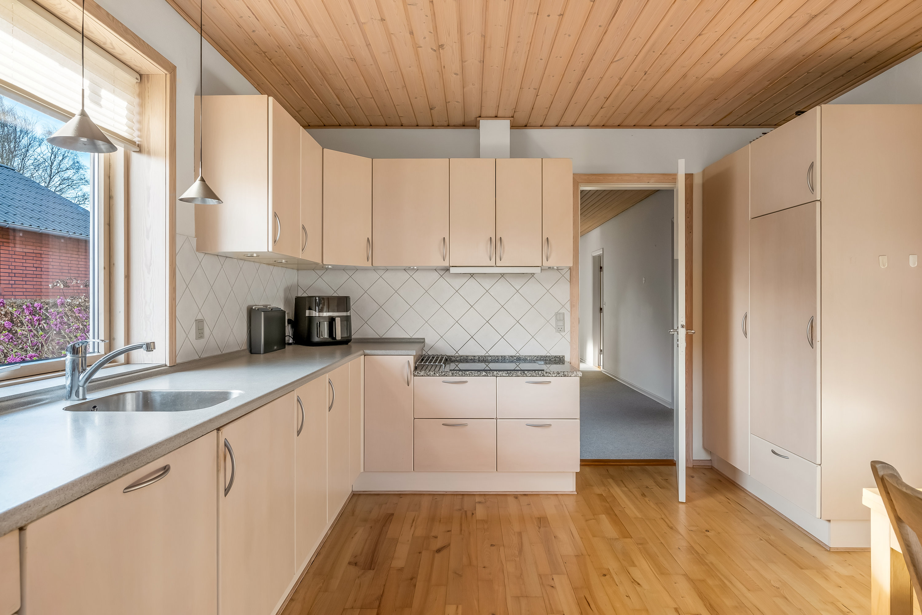 Fremhævet køkken billede i fuldskærmstilstand. Billede af Hovedgaden 35, Næsbjerg, 6800 Varde