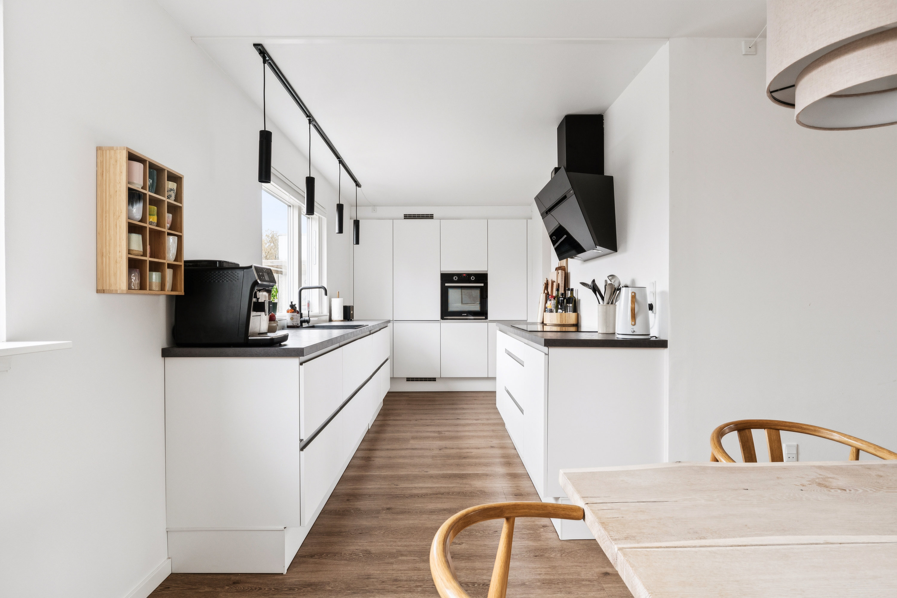 Fremhævet køkken billede i fuldskærmstilstand. Billede af Rørløkken 93, 2730 Herlev