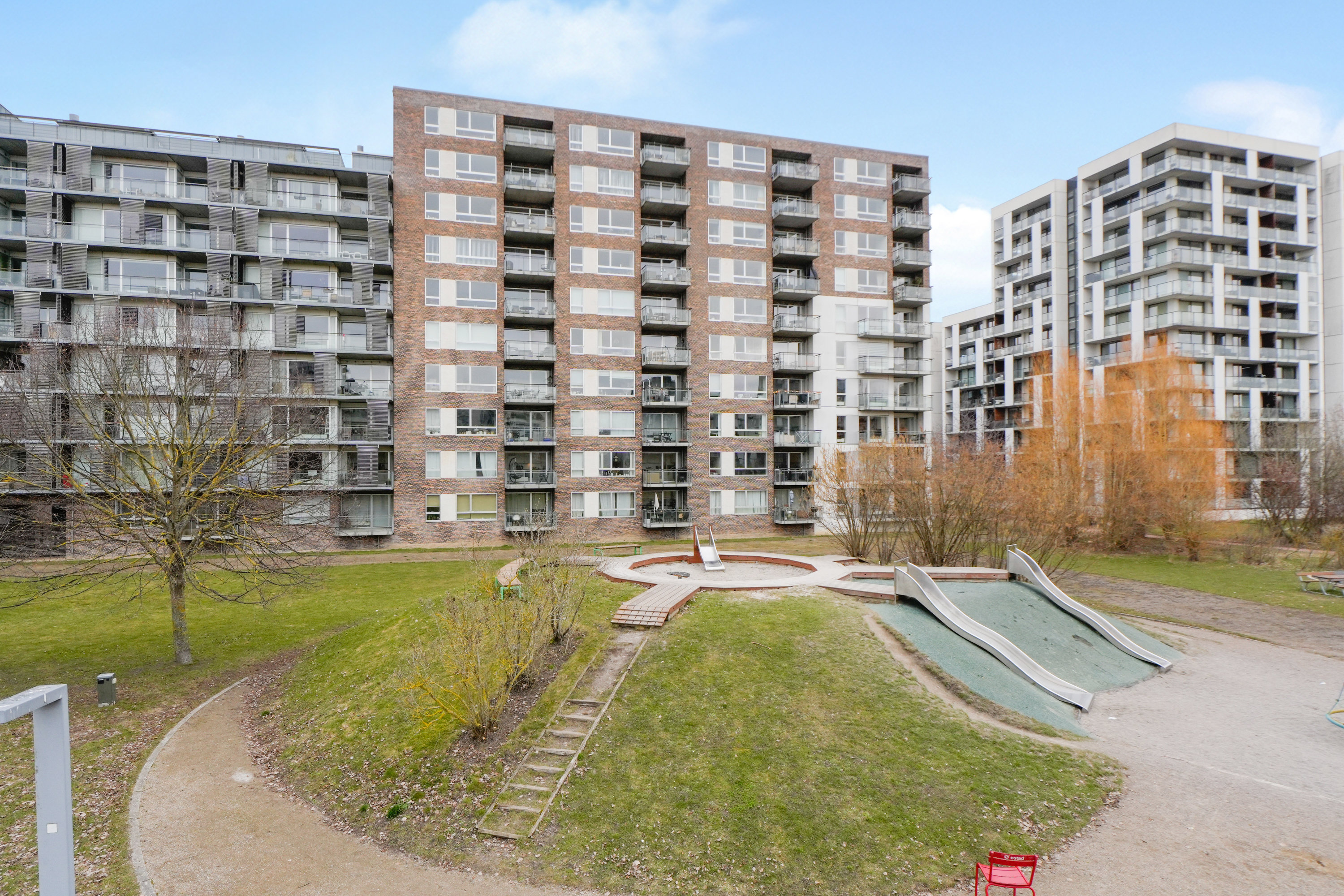 Fremhævet gårdmiljø billede i fuldskærmstilstand. Billede af C.F. Møllers Allé 8, 4. th., 2300 København S