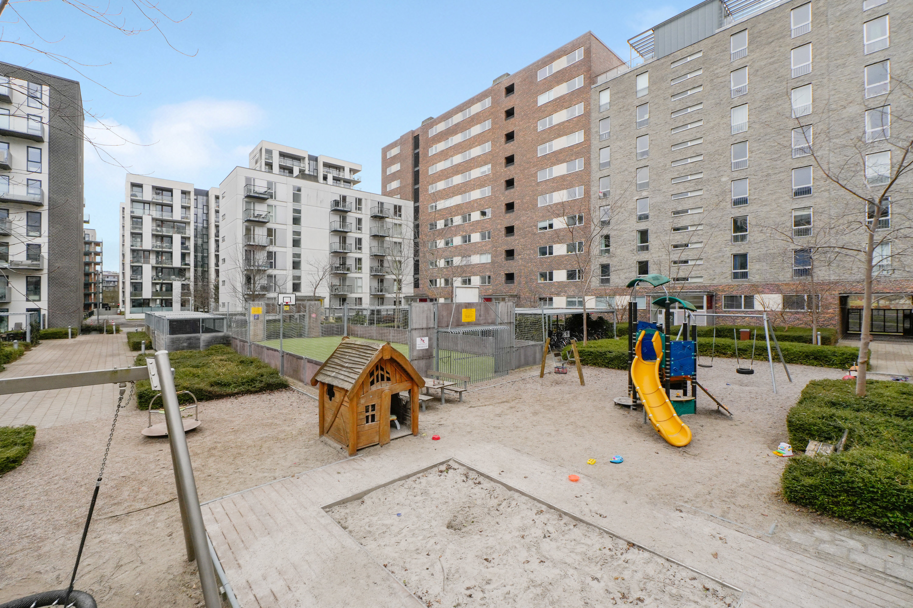 Fremhævet gårdmiljø billede i fuldskærmstilstand. Billede af C.F. Møllers Allé 8, 4. th., 2300 København S