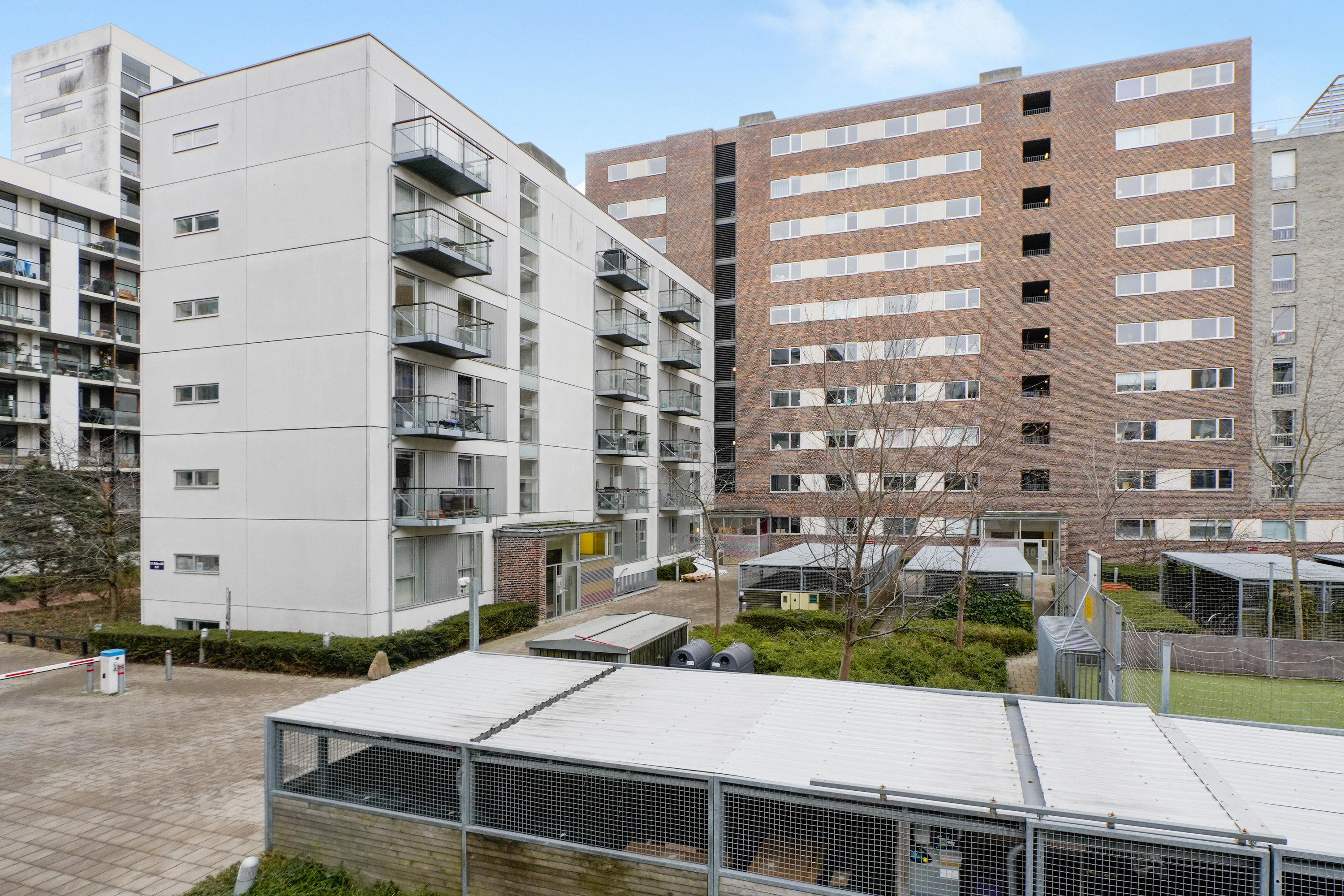 Fremhævet facade billede i fuldskærmstilstand. Billede af C.F. Møllers Allé 8, 4. th., 2300 København S