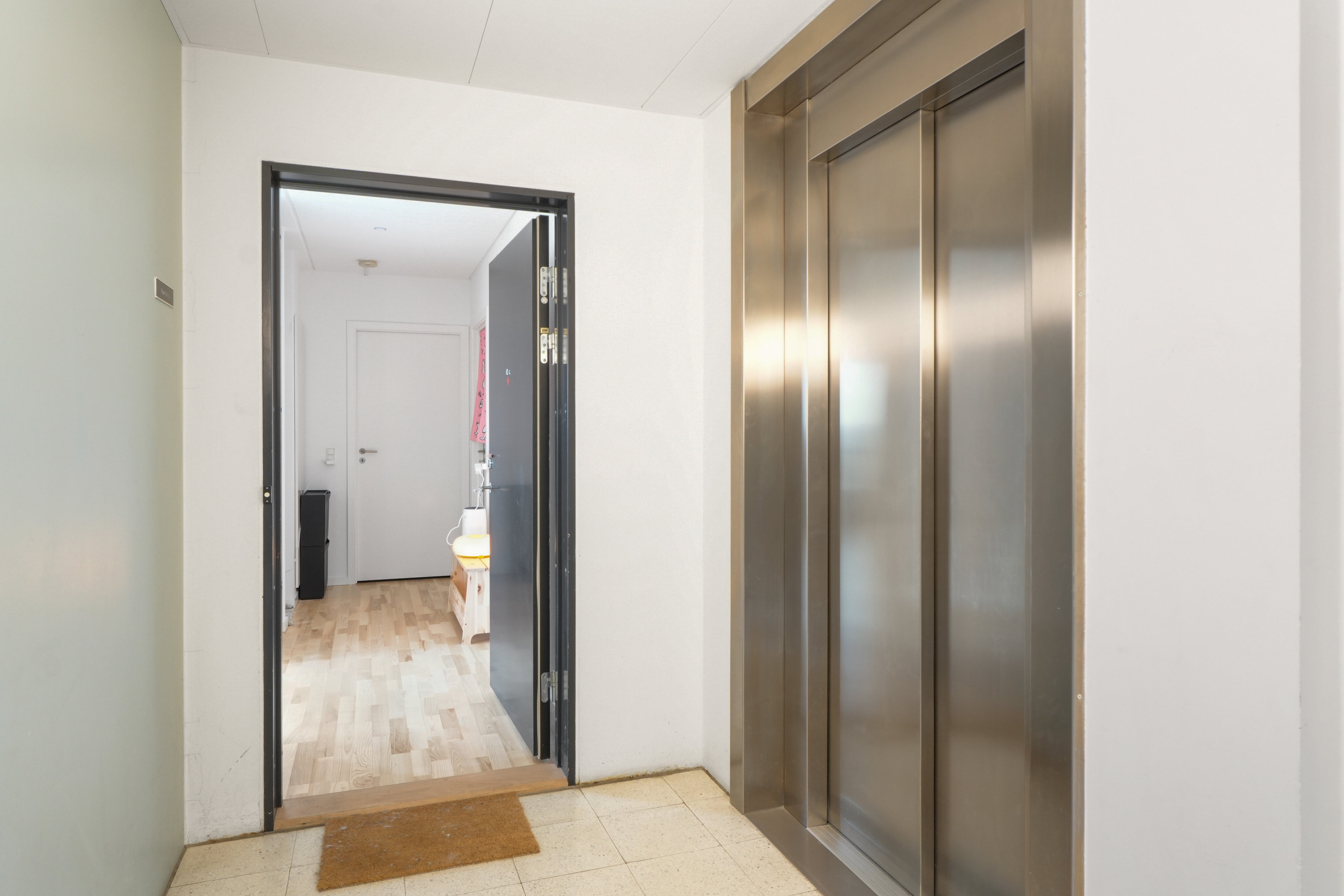 Fremhævet gang billede i fuldskærmstilstand. Billede af C.F. Møllers Allé 8, 4. th., 2300 København S