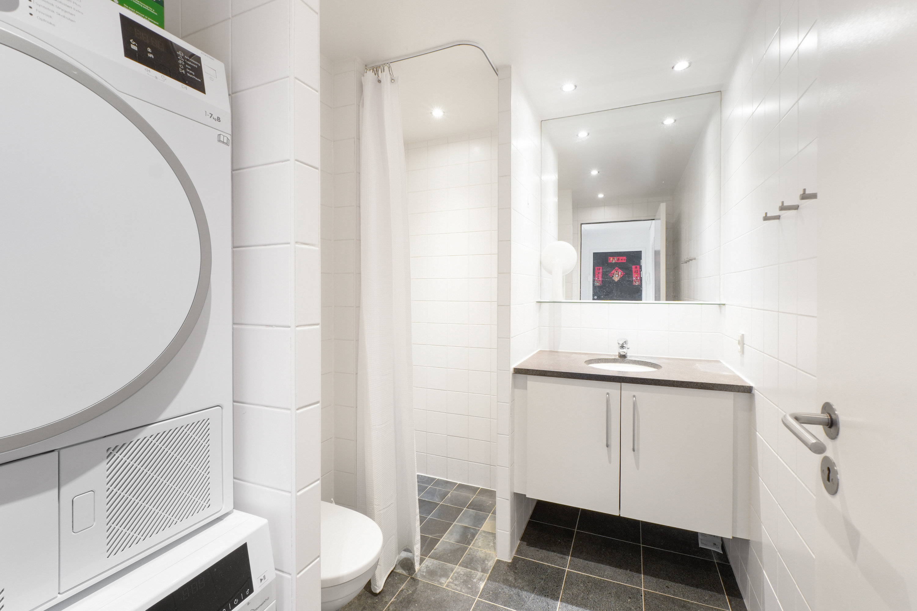 Fremhævet badeværelse billede i fuldskærmstilstand. Billede af C.F. Møllers Allé 8, 4. th., 2300 København S