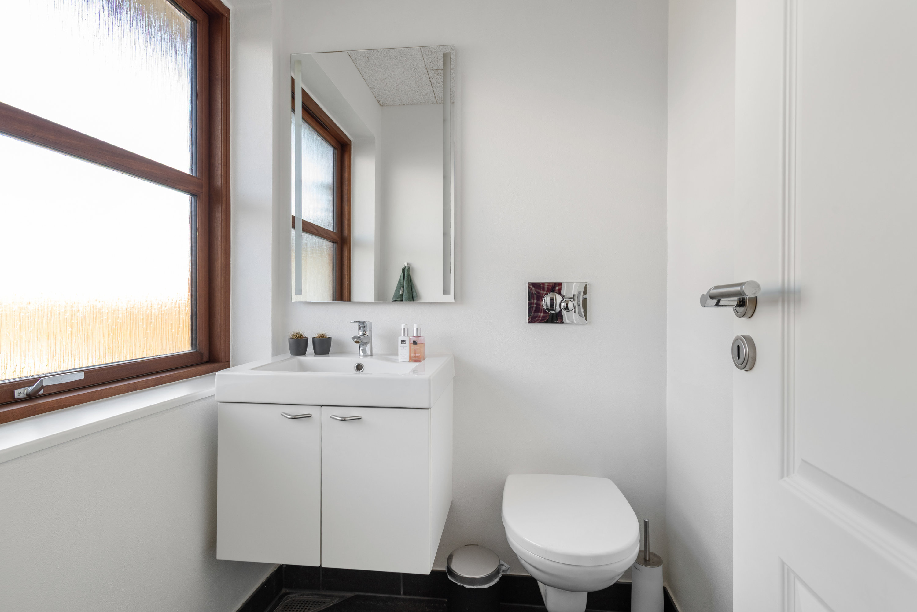 Fremhævet toilet billede i fuldskærmstilstand. Billede af Skovvænget 21, 7540 Haderup