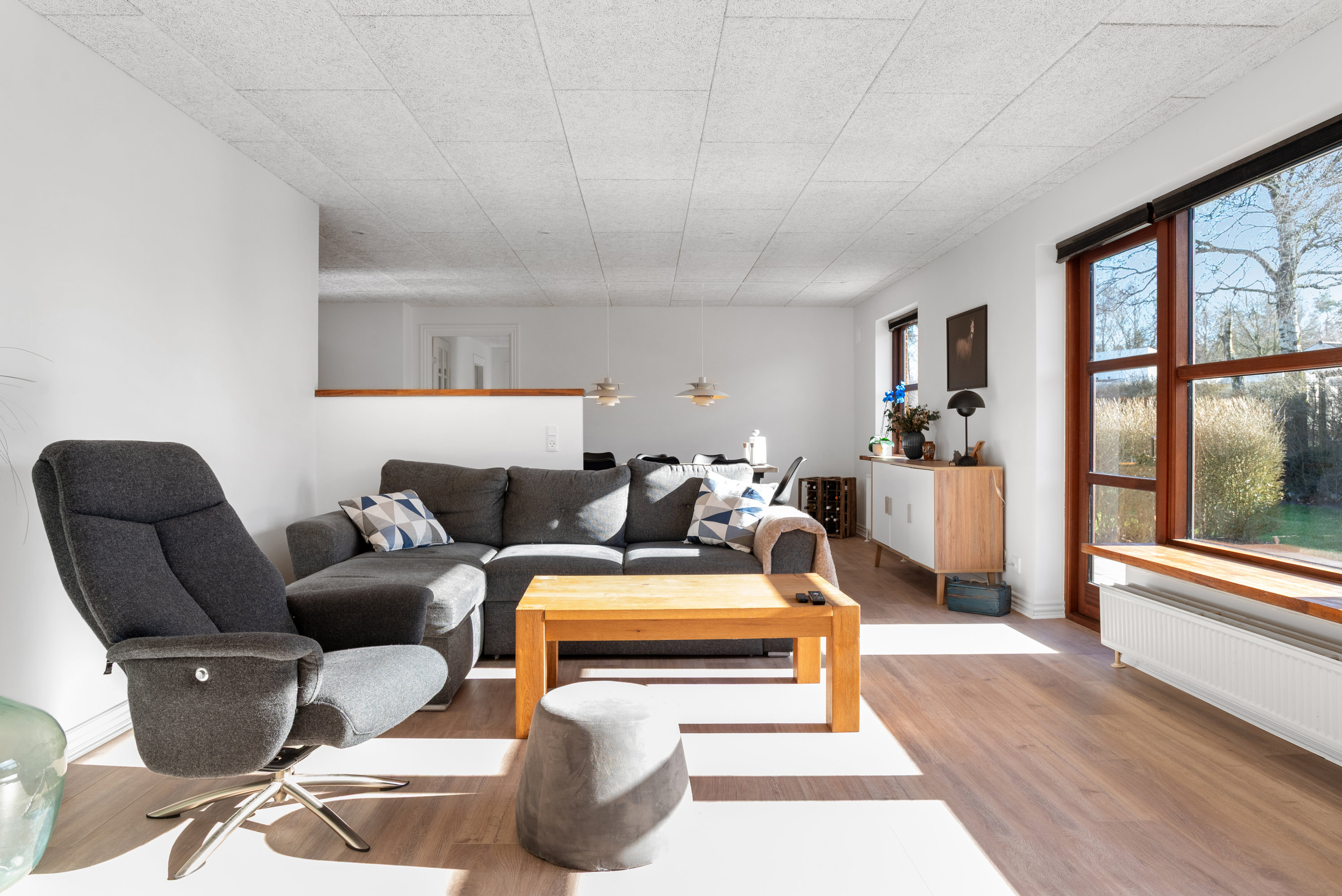 Fremhævet stue billede i fuldskærmstilstand. Billede af Skovvænget 21, 7540 Haderup