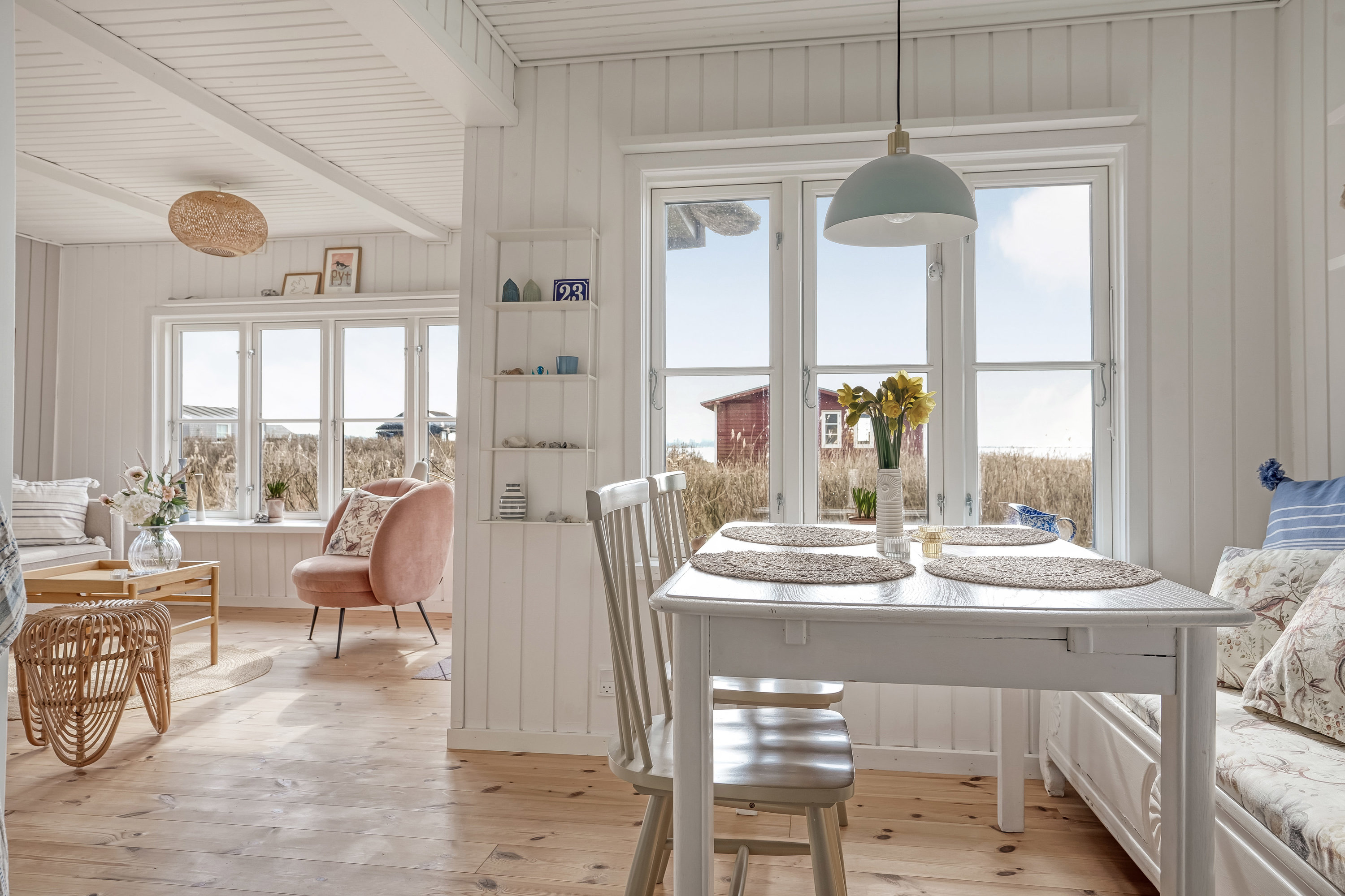 Fremhævet stue billede i fuldskærmstilstand. Billede af Juul Nielsenvej 23, Føns, 5580 Nørre Aaby