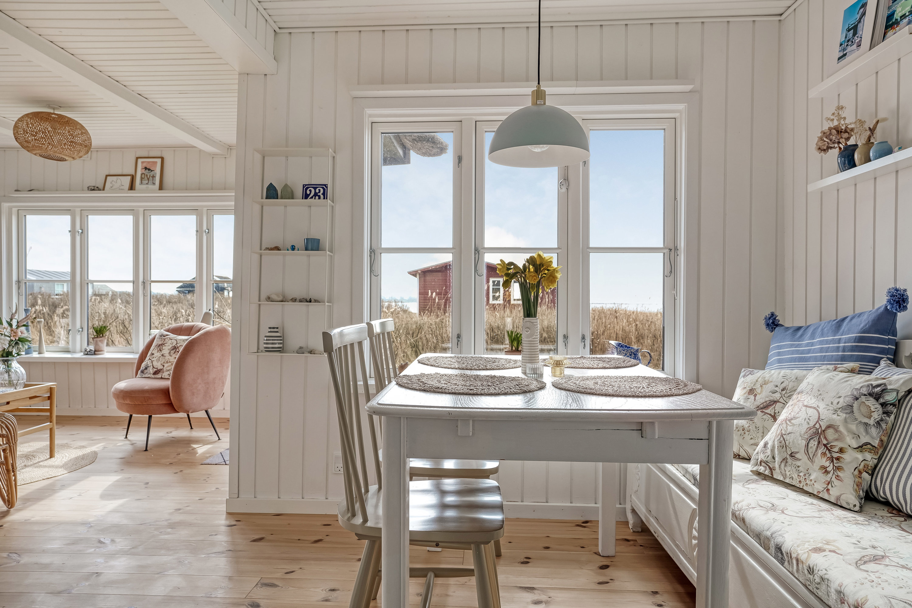 Fremhævet stue billede i fuldskærmstilstand. Billede af Juul Nielsenvej 23, Føns, 5580 Nørre Aaby