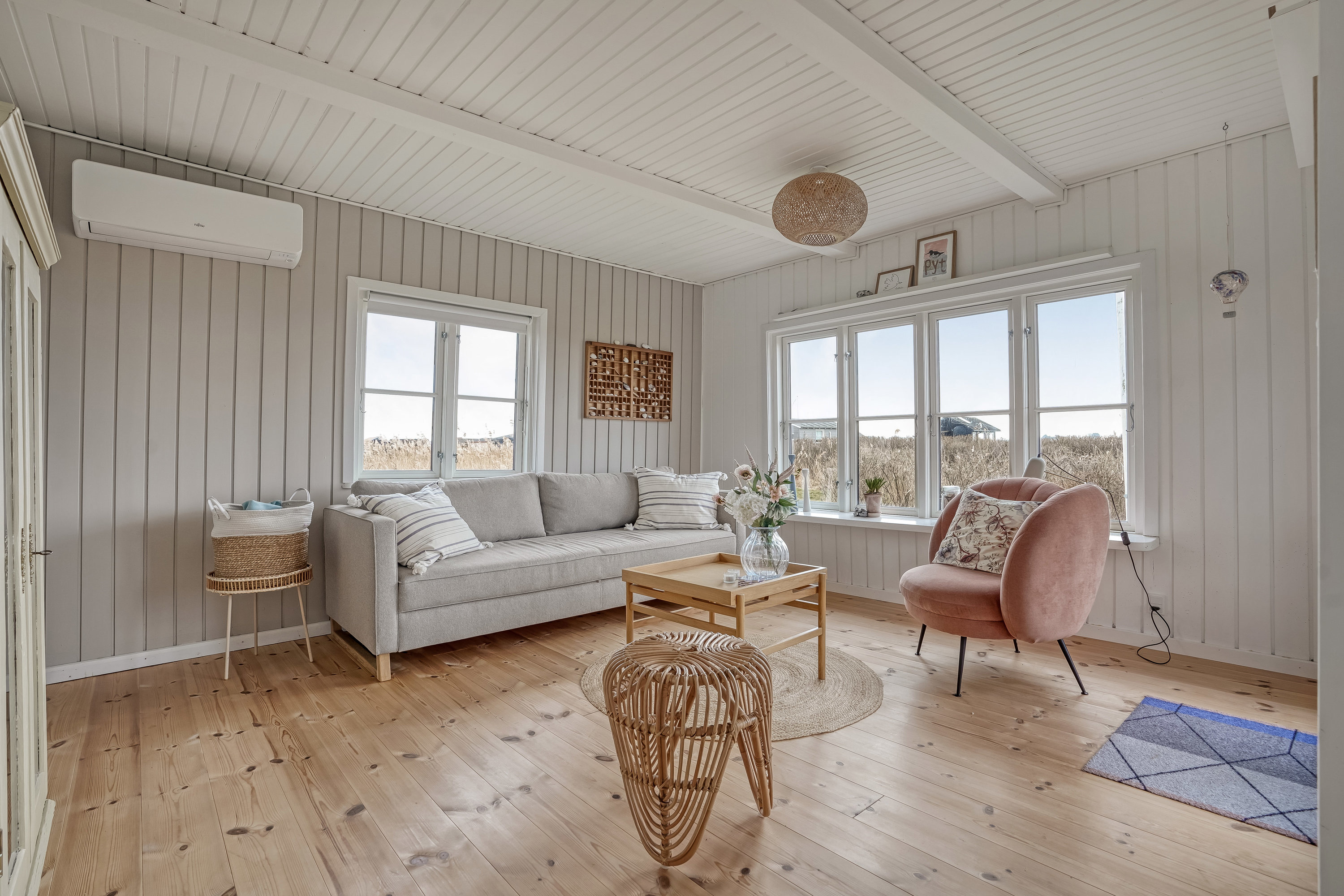 Fremhævet stue billede i fuldskærmstilstand. Billede af Juul Nielsenvej 23, Føns, 5580 Nørre Aaby