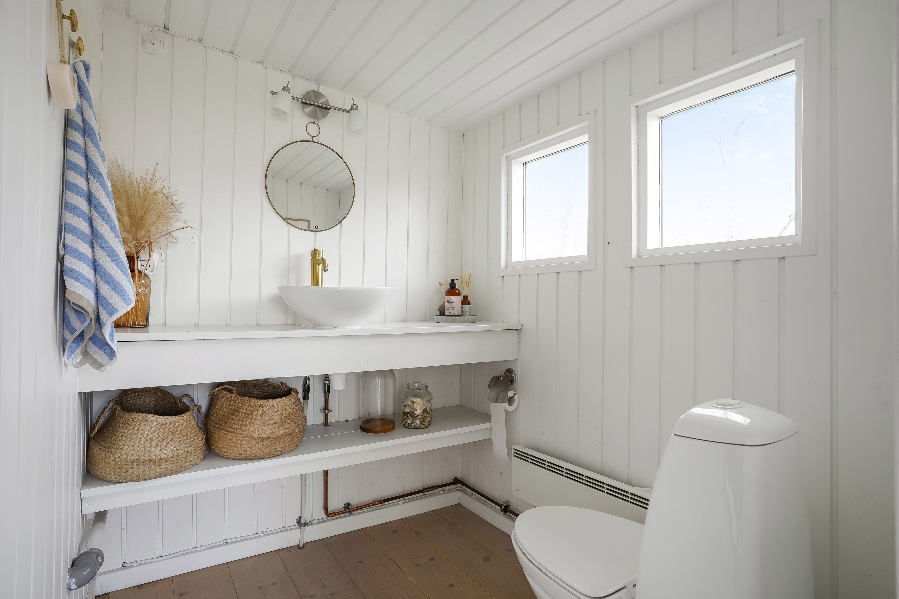 Fremhævet toilet billede i fuldskærmstilstand. Billede af Juul Nielsenvej 23, Føns, 5580 Nørre Aaby