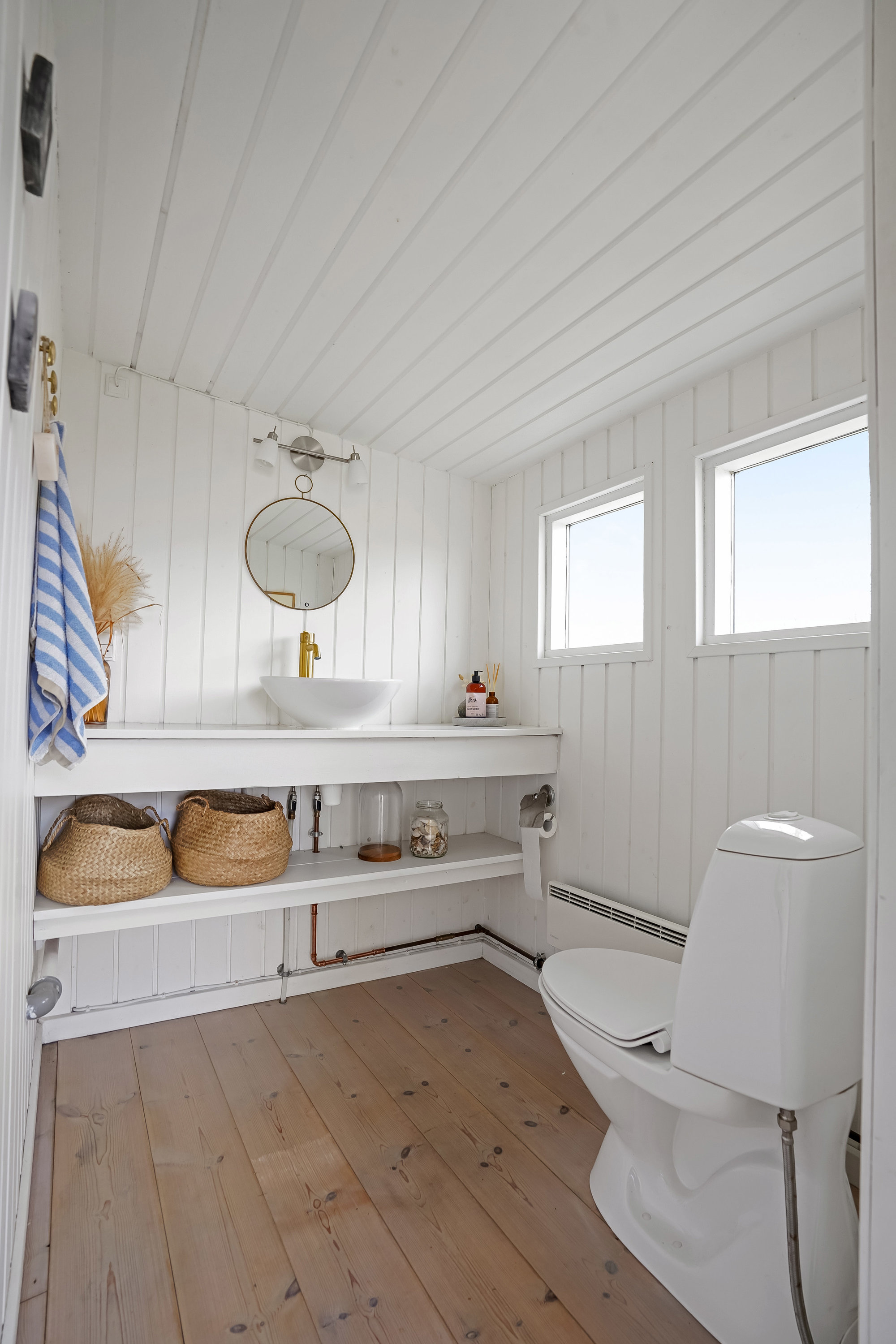 Fremhævet toilet billede i fuldskærmstilstand. Billede af Juul Nielsenvej 23, Føns, 5580 Nørre Aaby