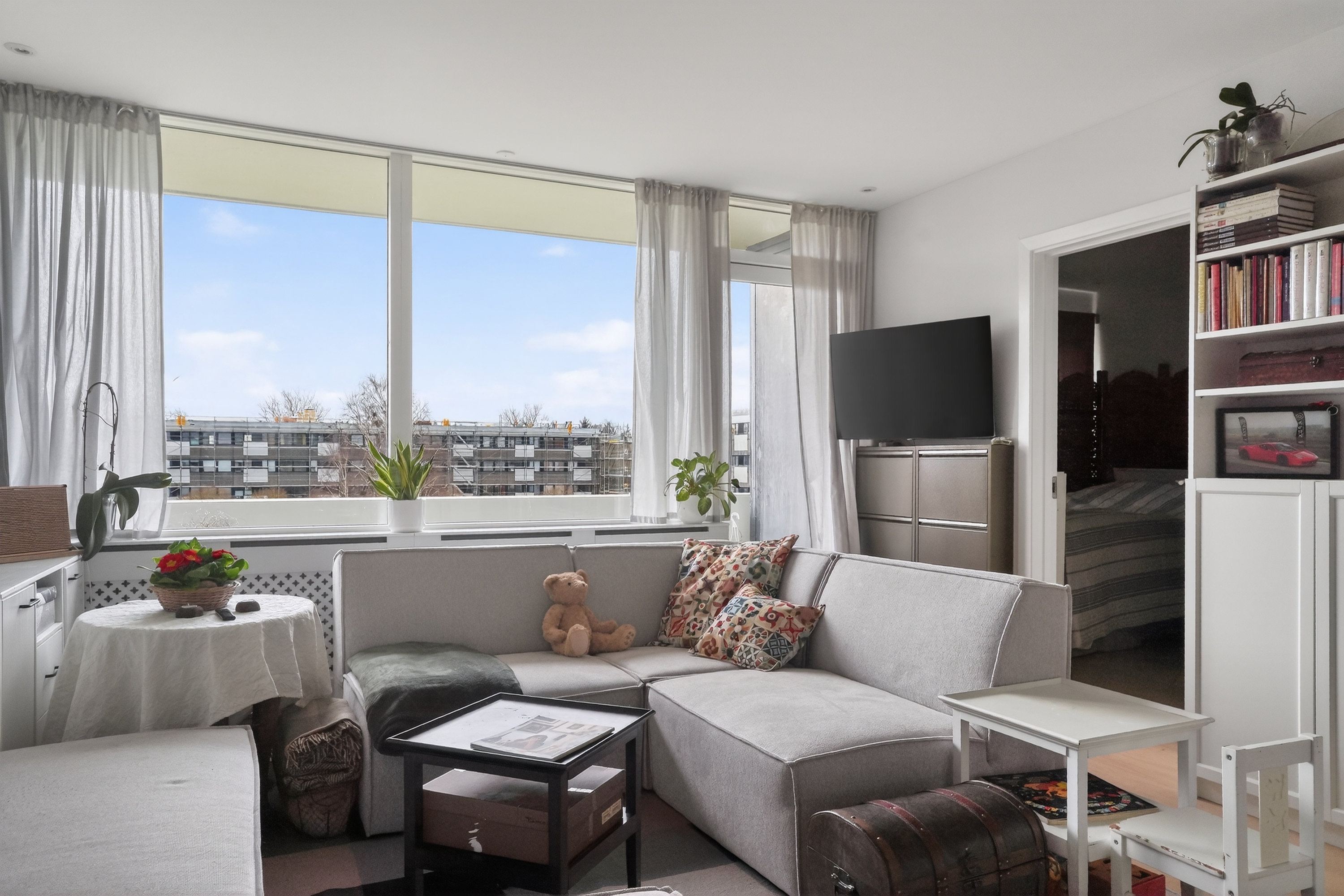 Fremhævet stue billede i fuldskærmstilstand. Billede af Teglgårdsvej 551, 2. th., 3050 Humlebæk