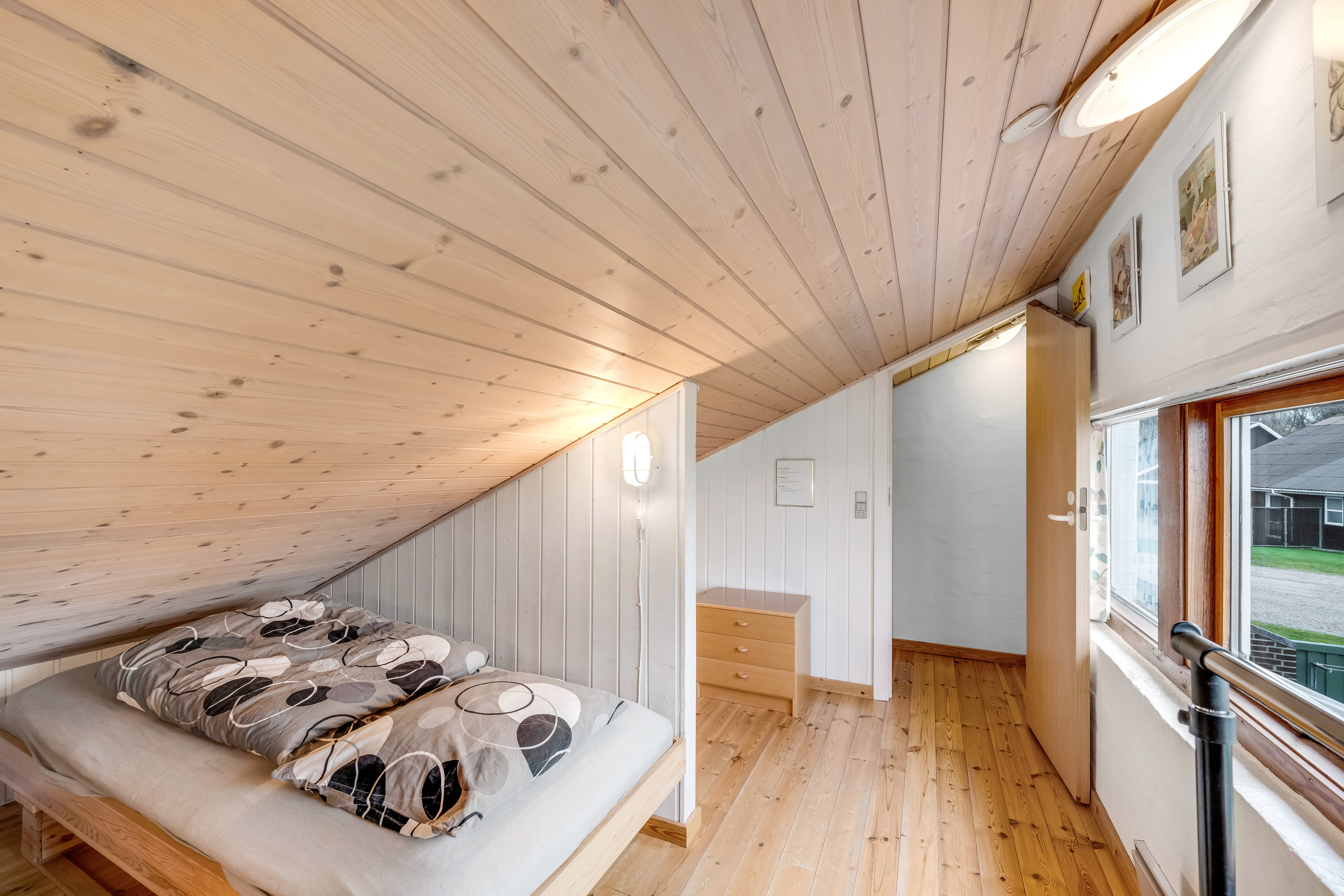 Fremhævet soveværelse billede i fuldskærmstilstand. Billede af Vester Fælled 178, 6893 Hemmet