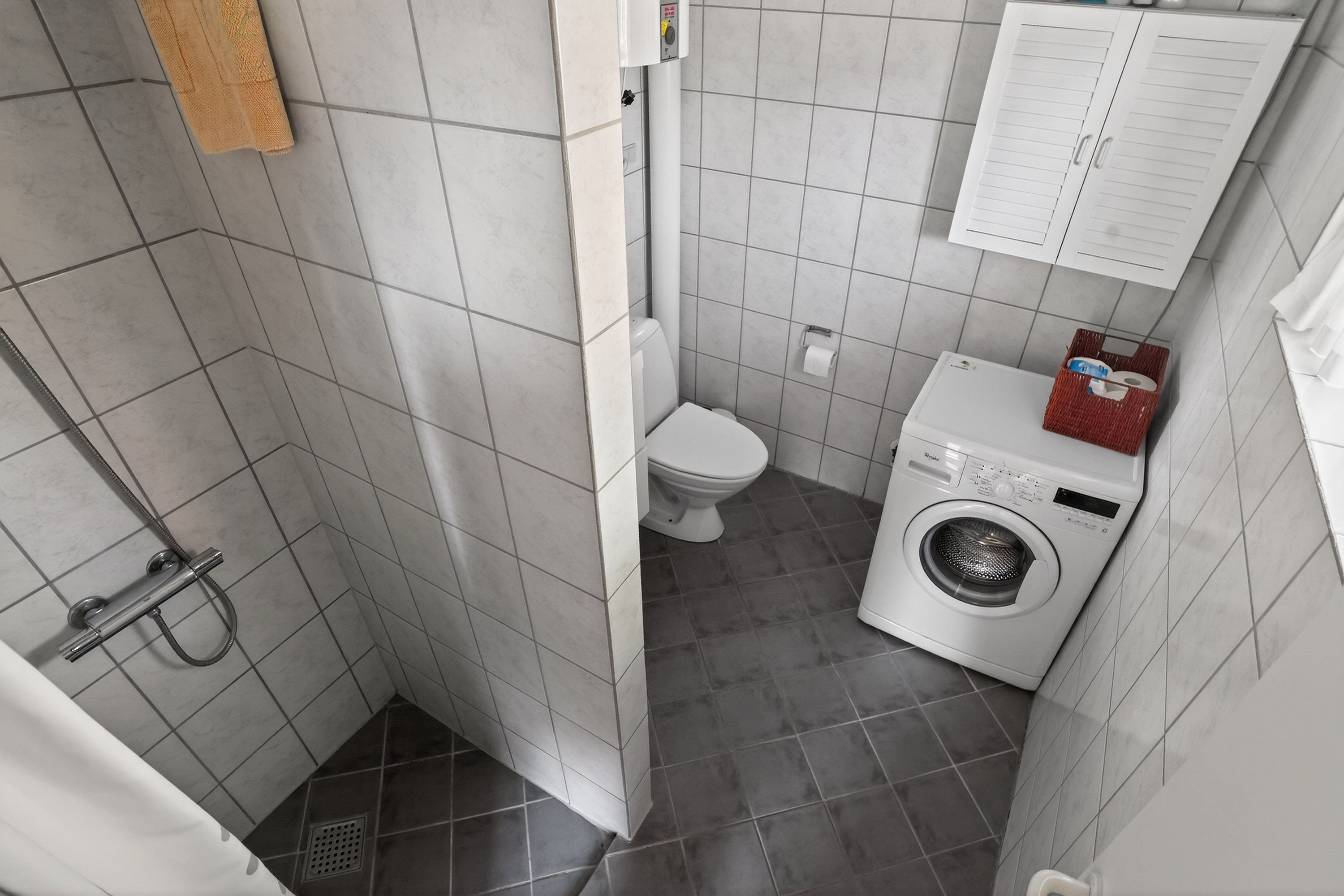 Fremhævet badeværelse billede i fuldskærmstilstand. Billede af Lærkeengen 1, Klint, 4500 Nykøbing Sj