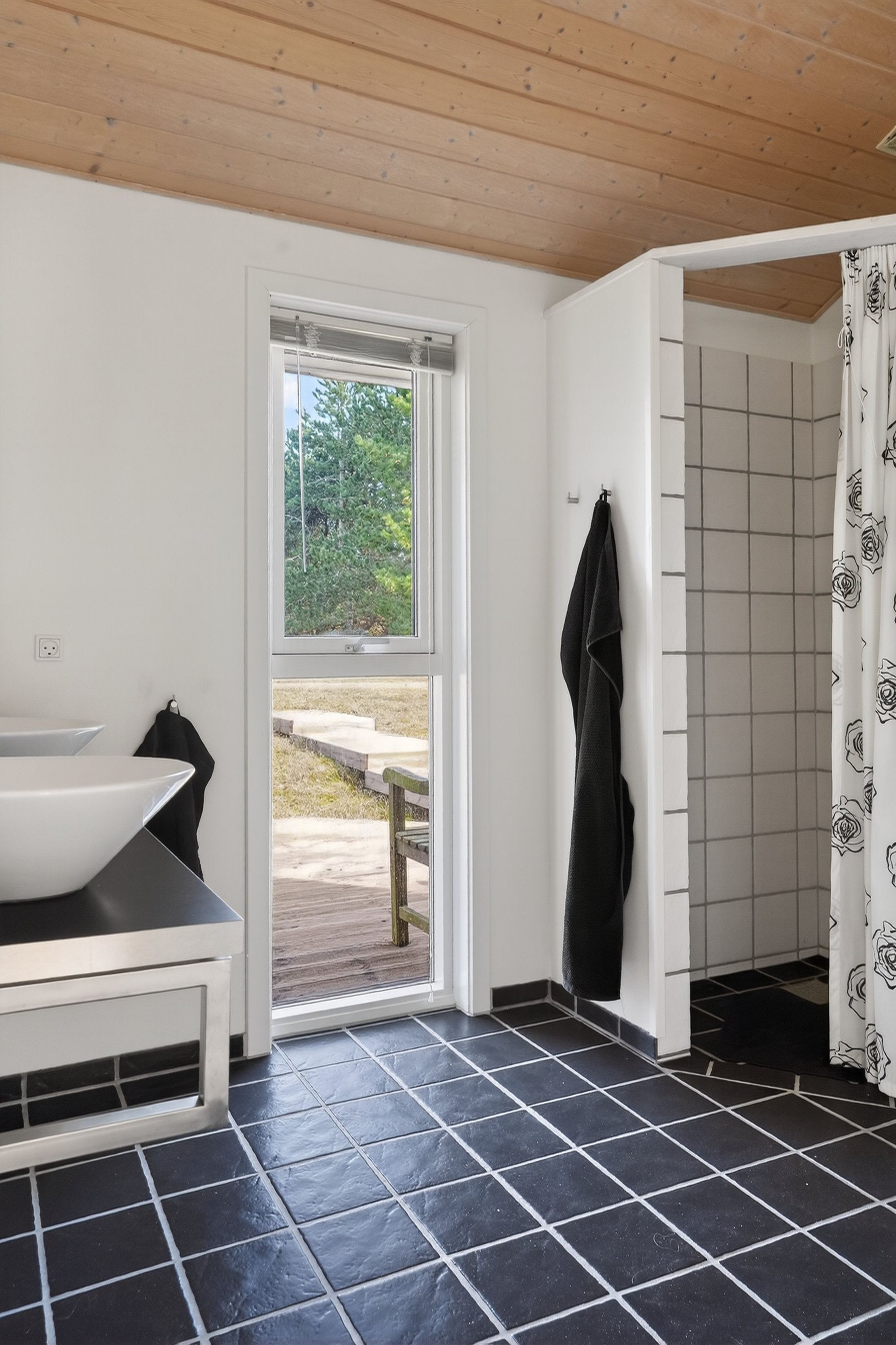 Fremhævet badeværelse billede i fuldskærmstilstand. Billede af Majrosevej 8, Yderby Lyng, 4583 Sjællands Odde