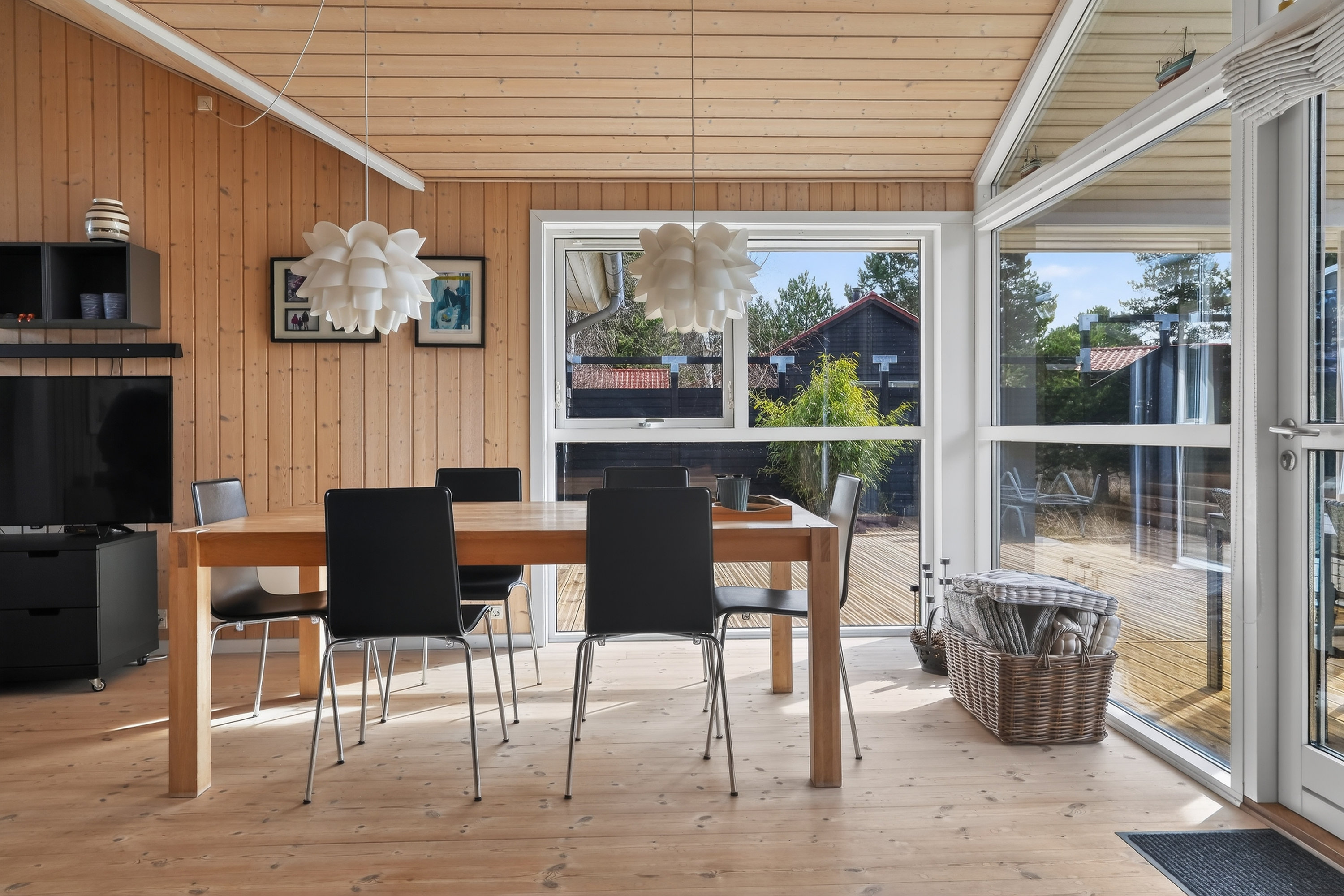 Fremhævet spisestue billede i fuldskærmstilstand. Billede af Majrosevej 8, Yderby Lyng, 4583 Sjællands Odde